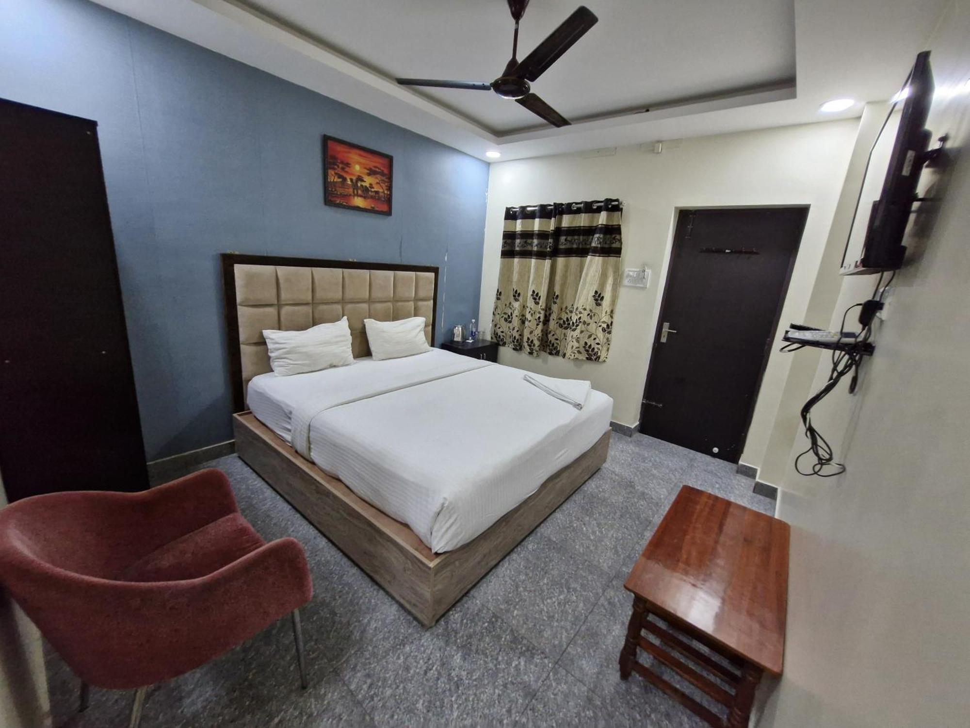 Hotel Redstone - Near Us Consulate Nungambakkam