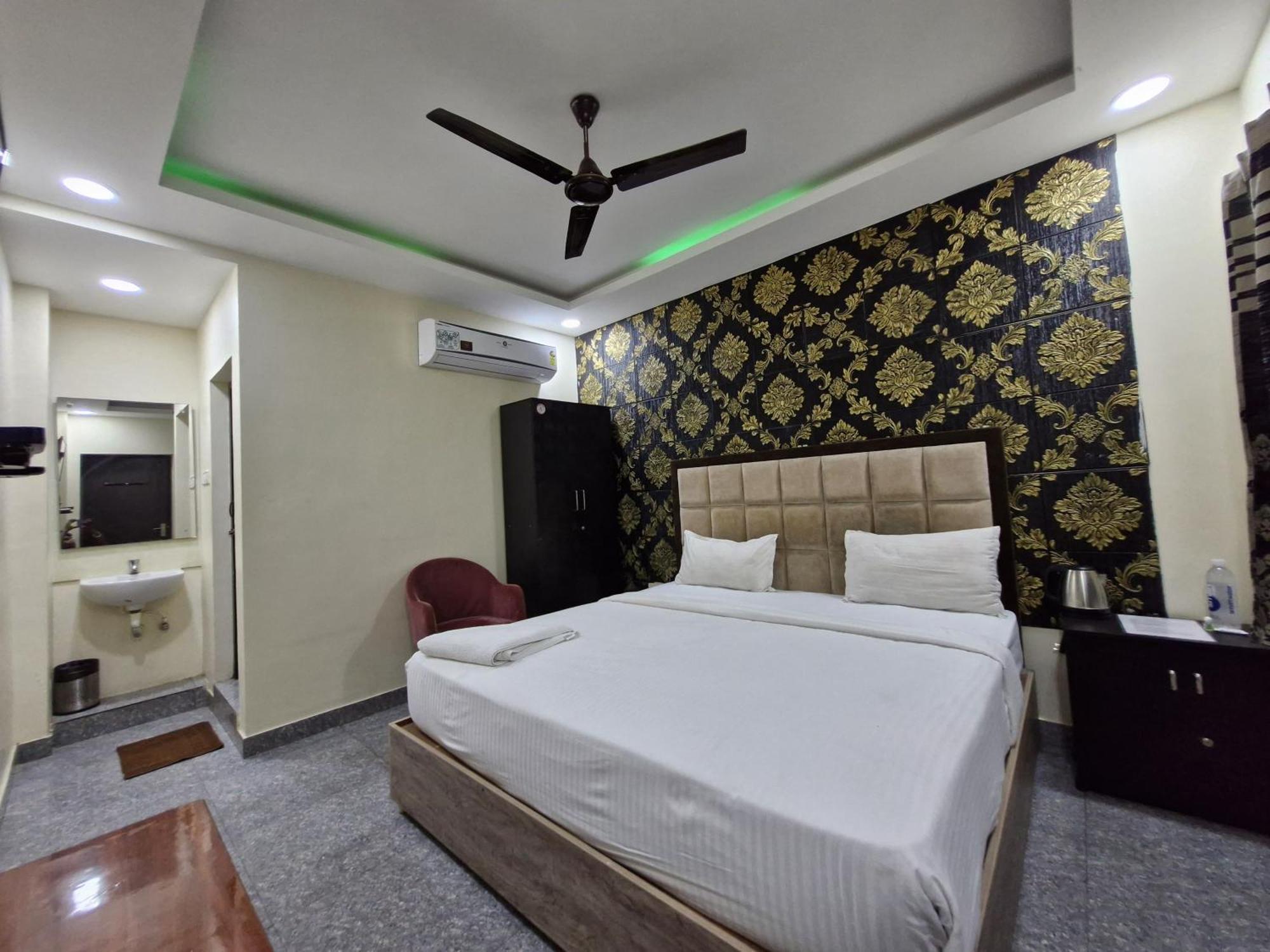 Redstone - Near Us Consulate Nungambakkam Hotel Chennai