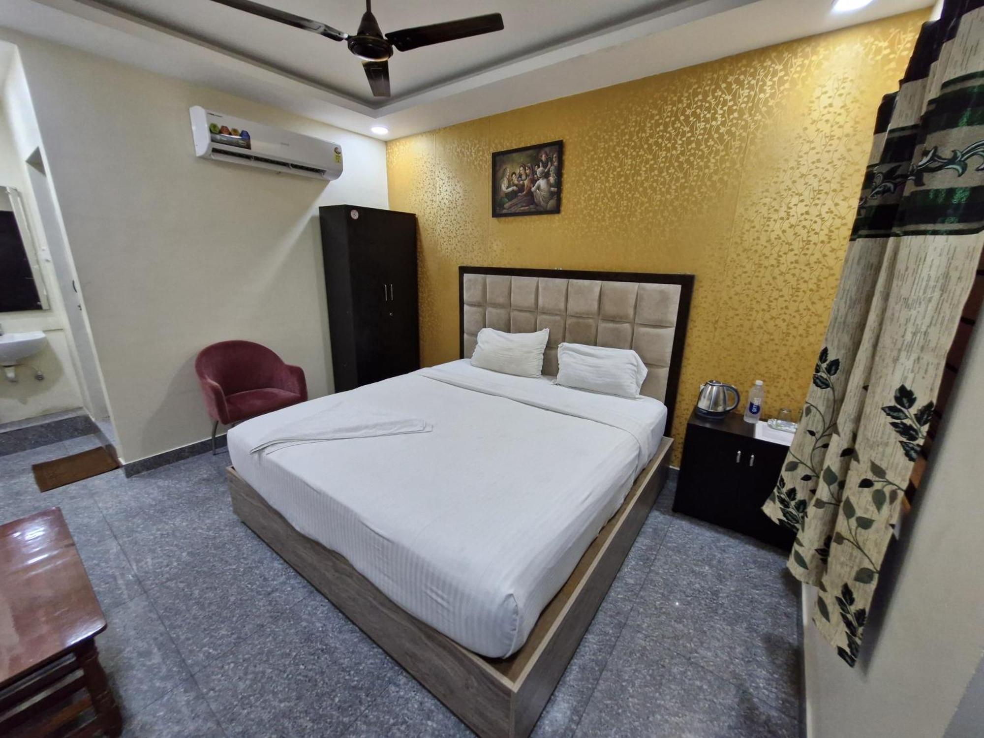 Redstone - Near Us Consulate Nungambakkam Hotel 2*