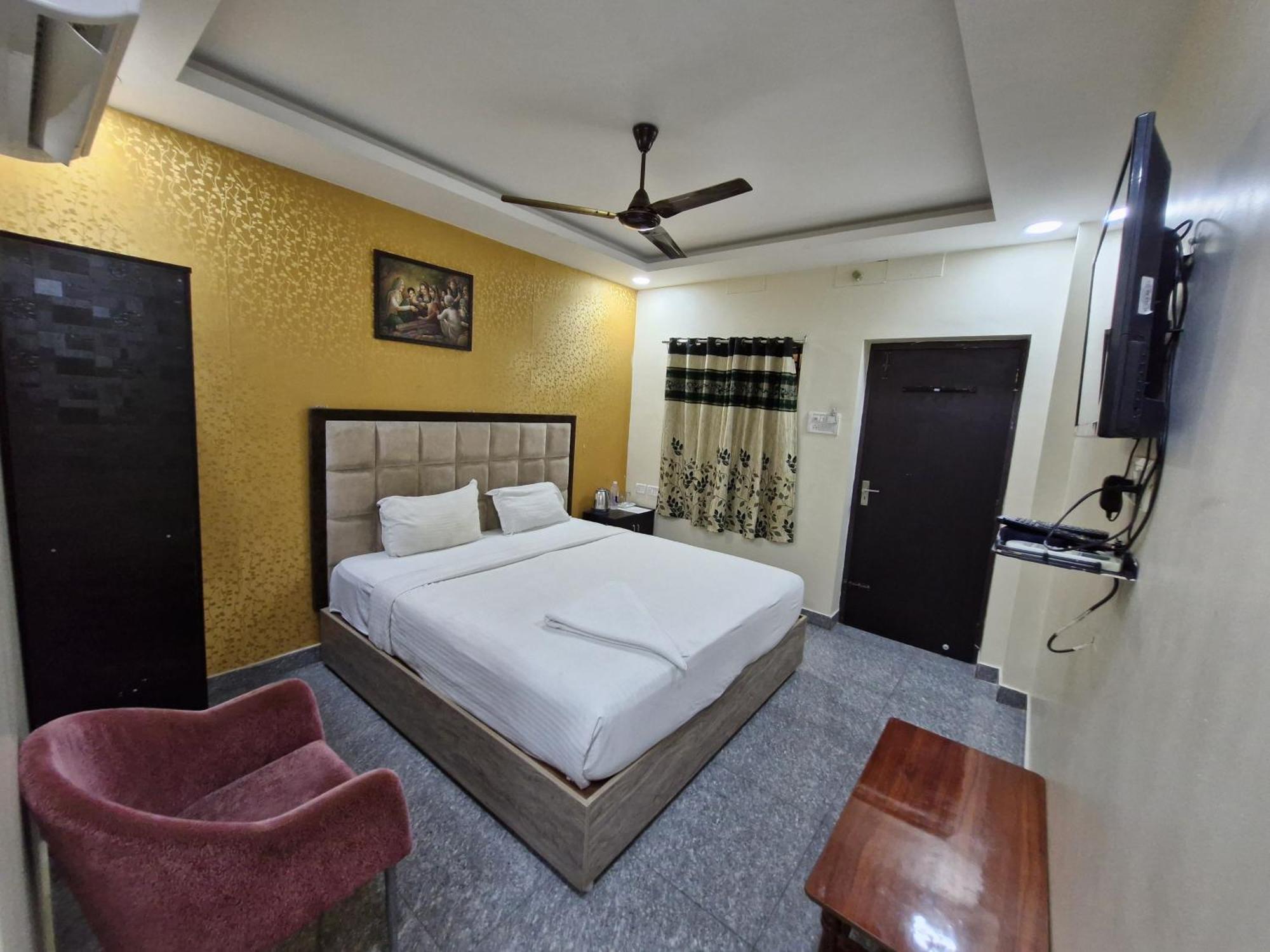 Redstone - Near Us Consulate Nungambakkam Hotel Chennai