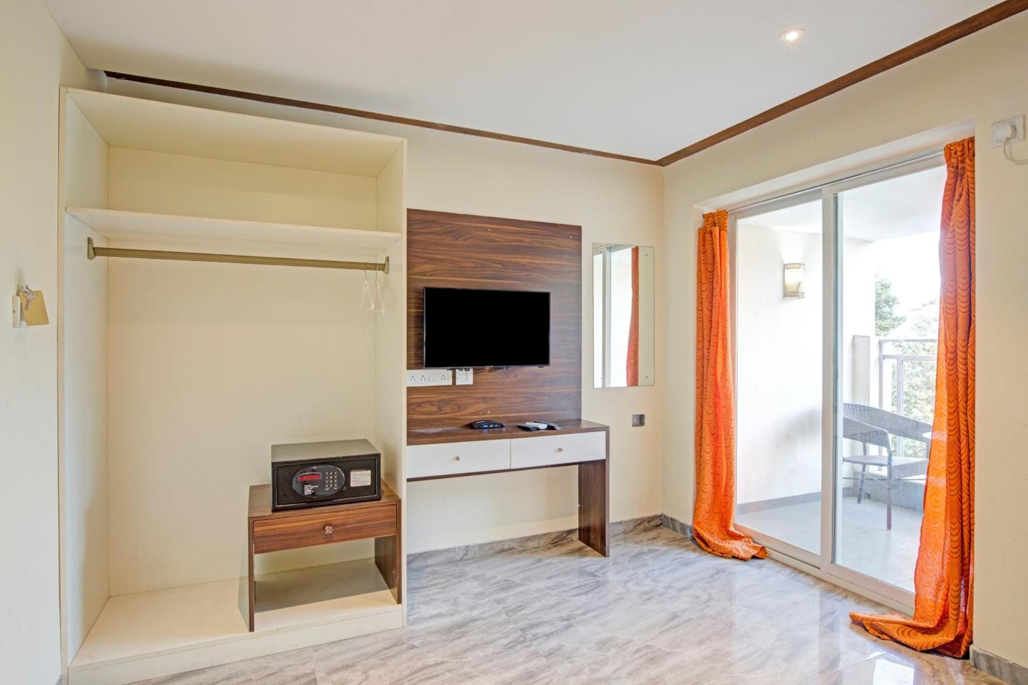 Hotel Collection O White House Chennai
