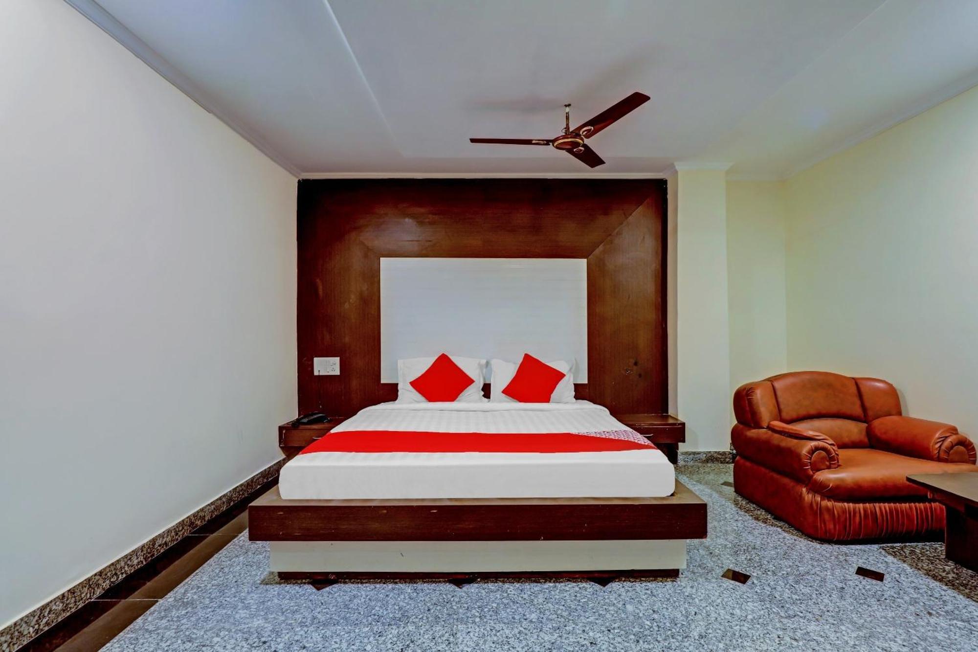 Fabhotel Chamiers Park Hotel