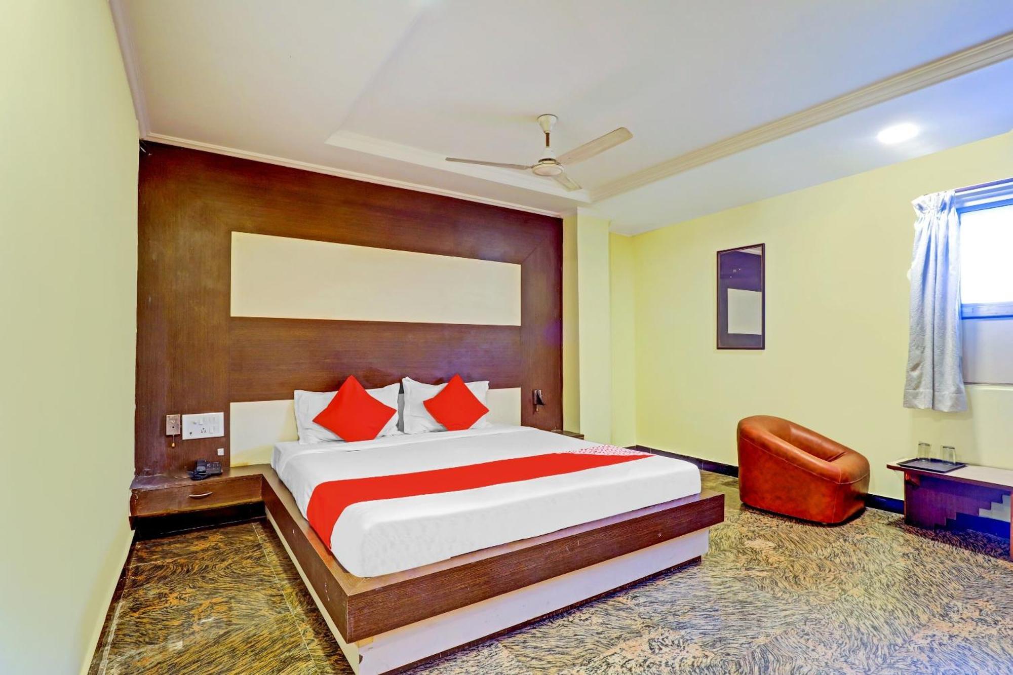 Fabhotel Chamiers Park 4*