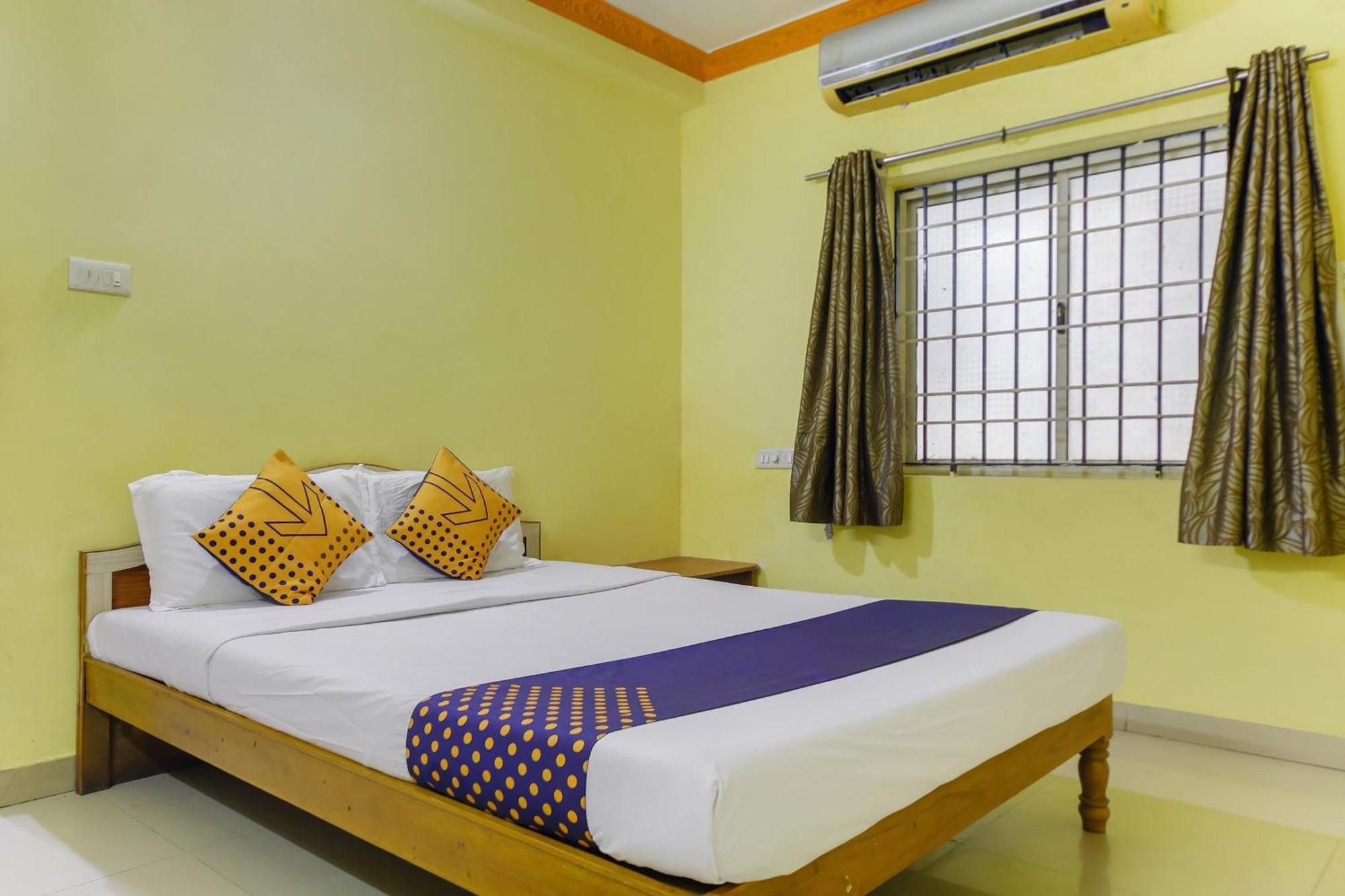 Spot On 75475 Cn Hotel
