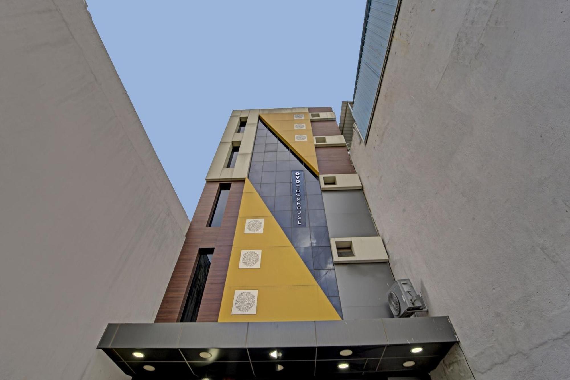 Super Townhouse 1096 Redfox Nungambakkam Near Apollo & Shankar Nethralaya Hospital 4* Chennai