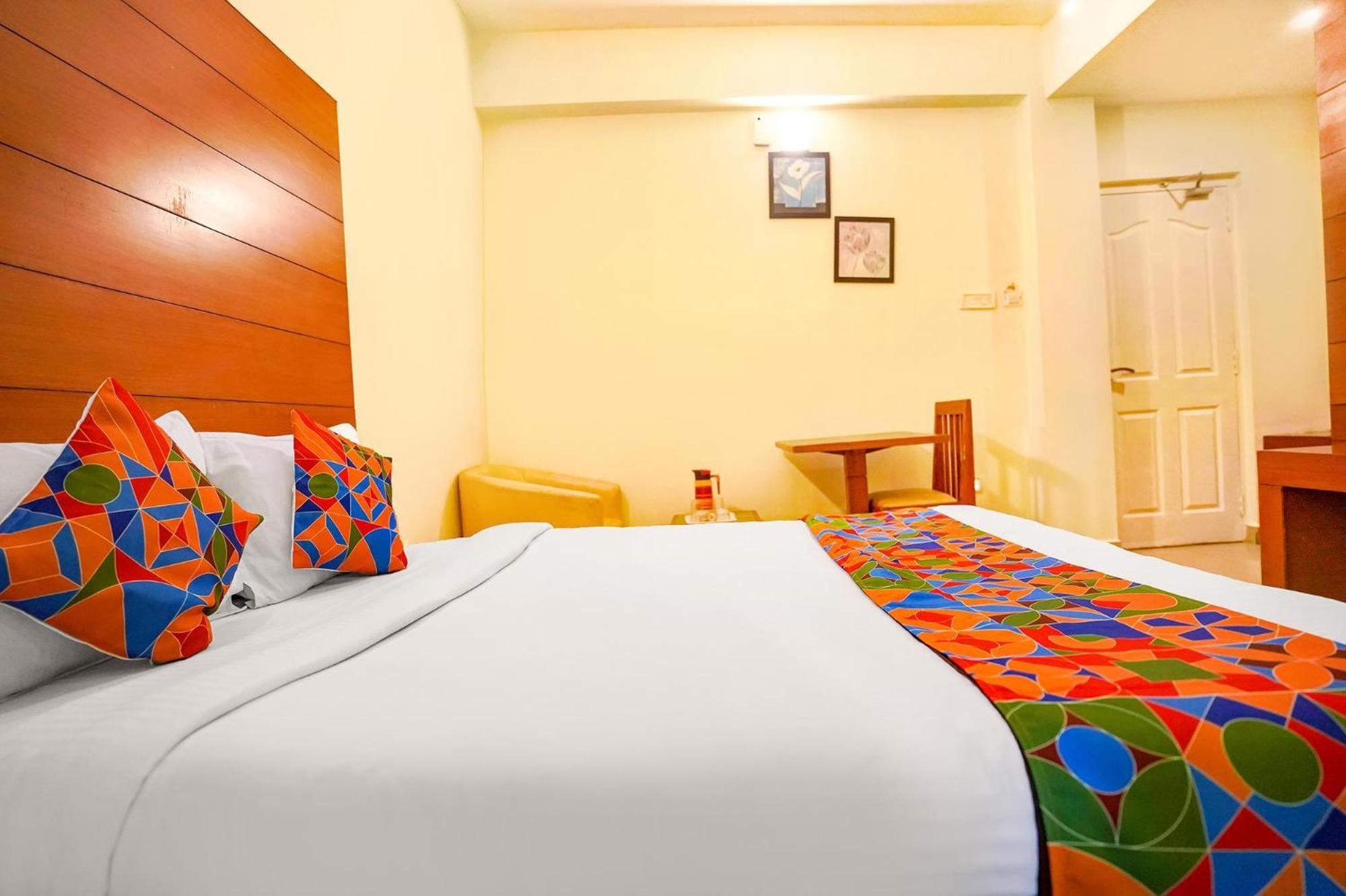 Fabhotel The - Railway Station Hotel