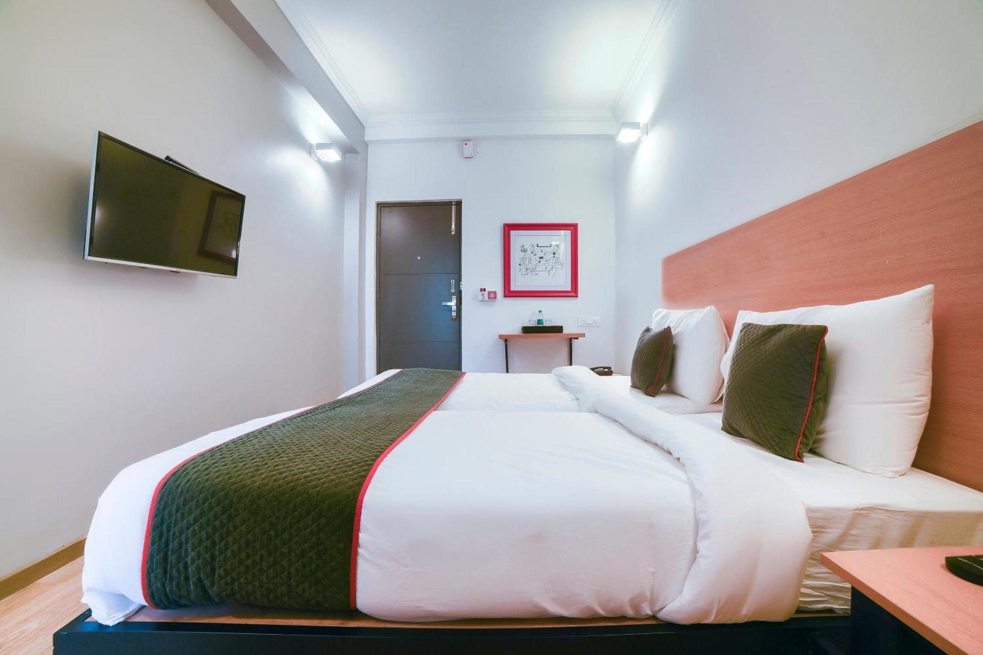 Collection O Vadapalani Hotel