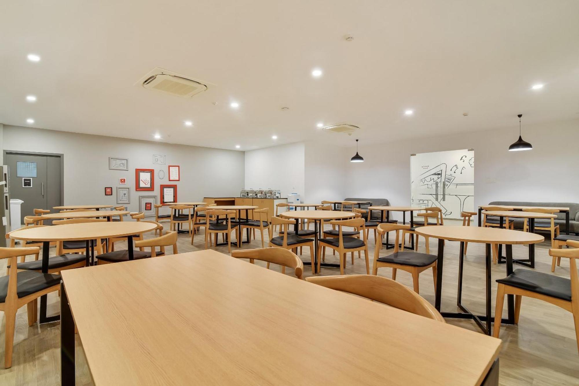 Hotel Townhouse Kovilambakkam Chennai