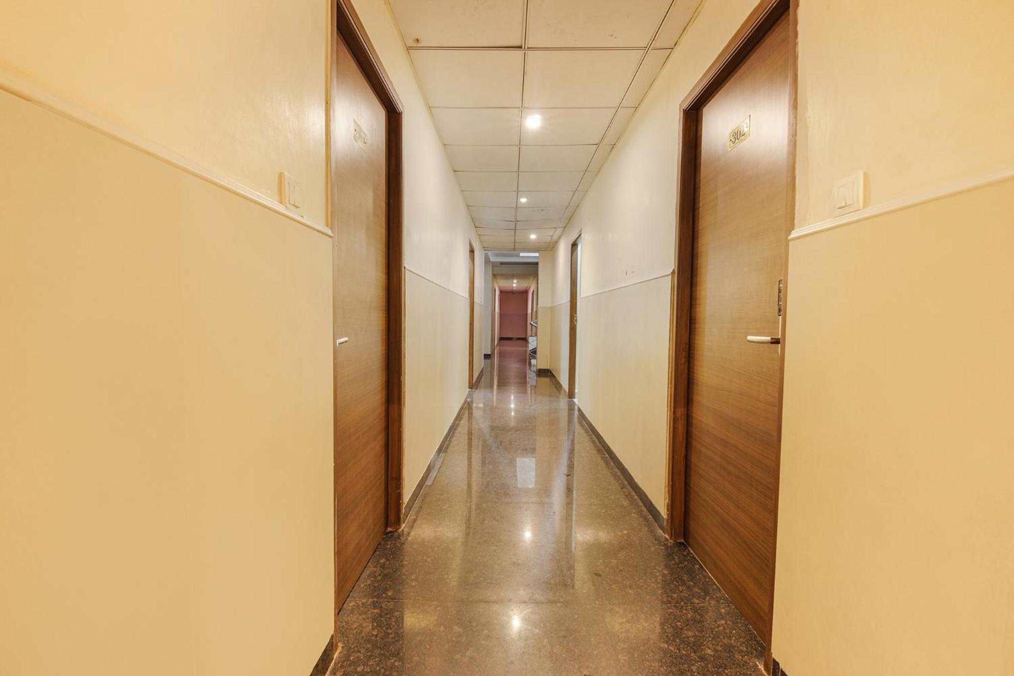 Hotel Fabhotel Mrv - Nr Express Avenue Mall & Spencer Plaza Mall