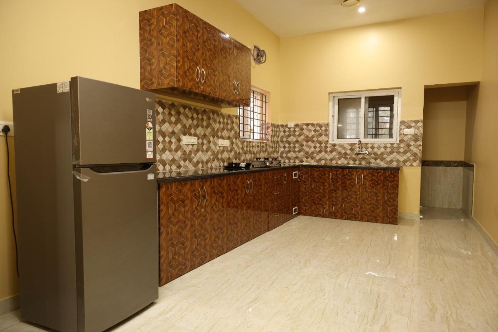 Sree Sri Residency Ecr *