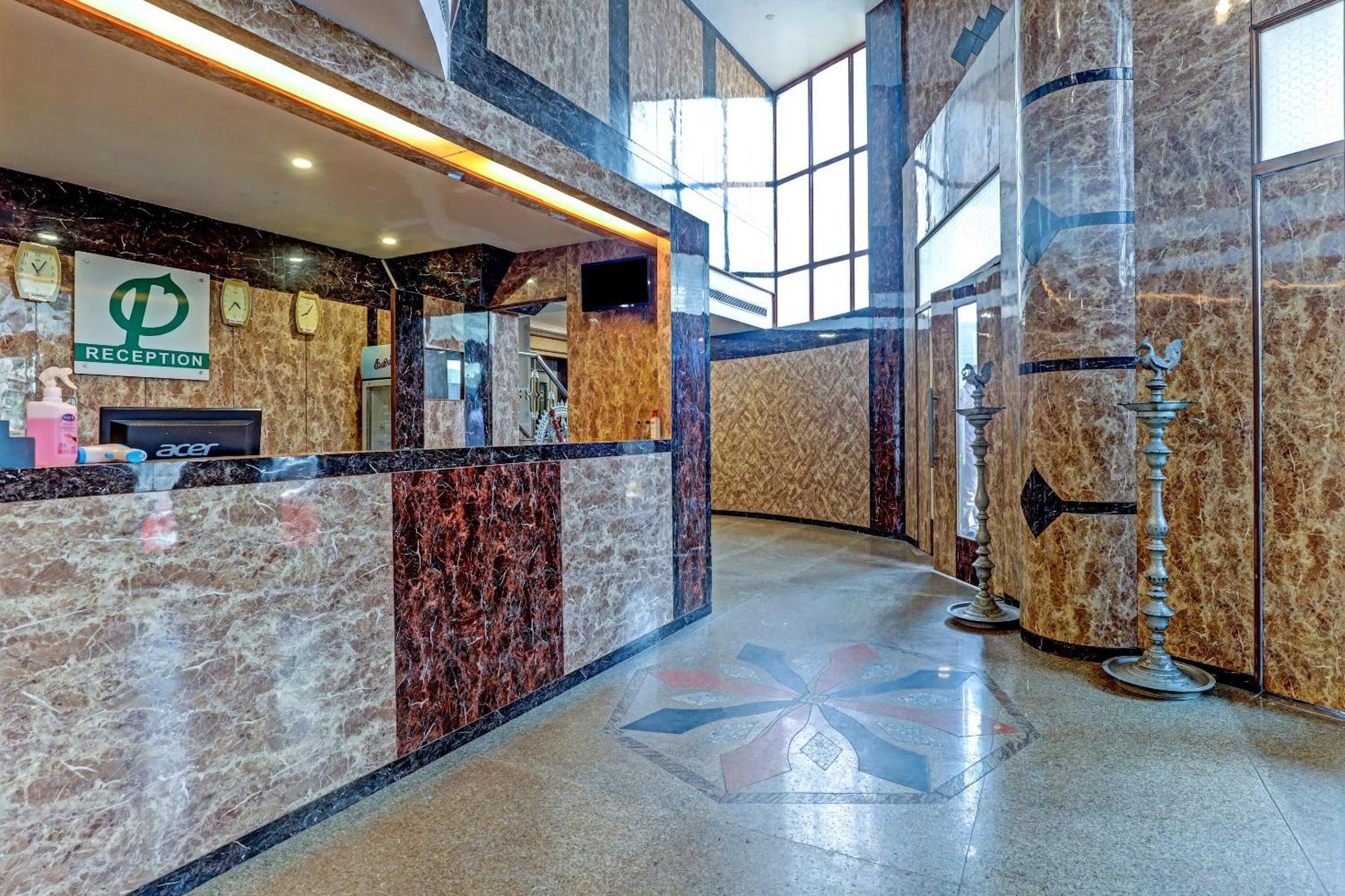 Fabhotel Chamiers Park