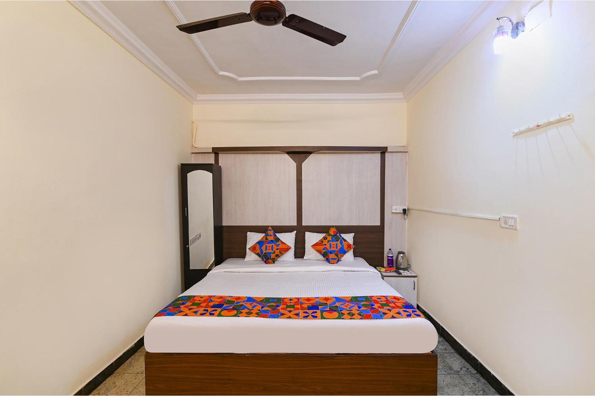 Fabhotel Neethu Residency - Nr Avm Film 3*