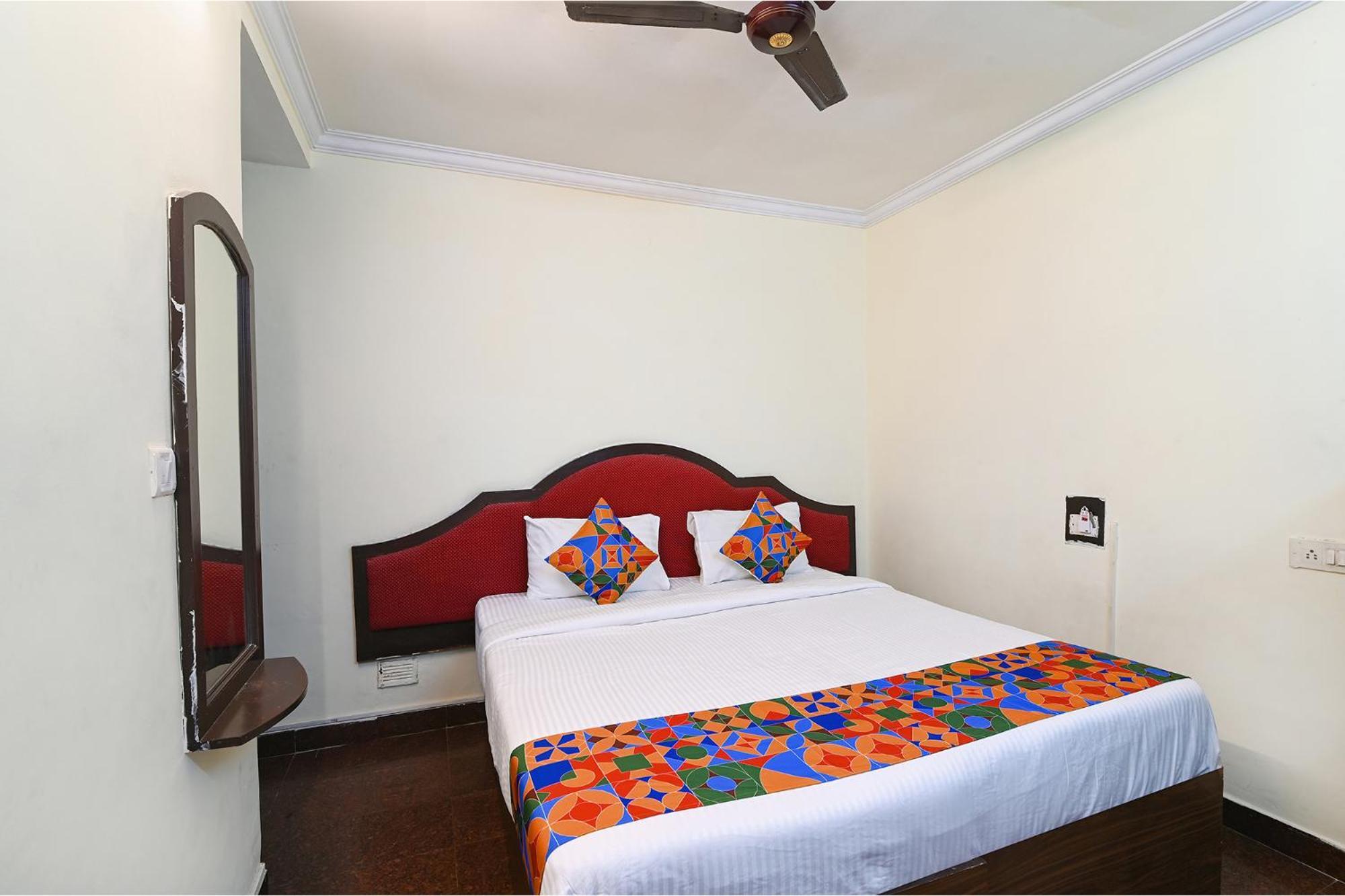 Fabhotel Neethu Residency - Nr Avm Film 3*