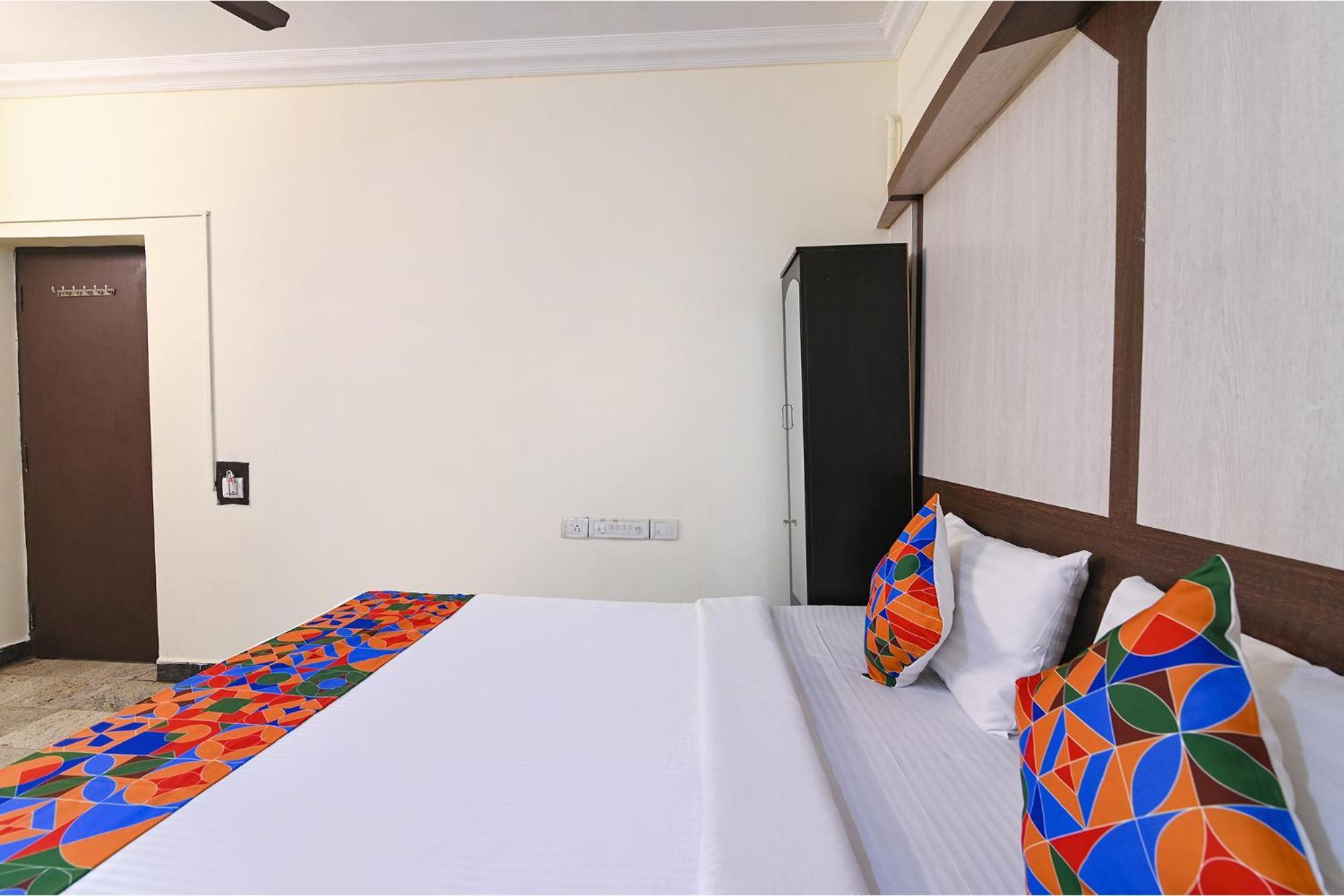 Fabhotel Neethu Residency - Nr Avm Film