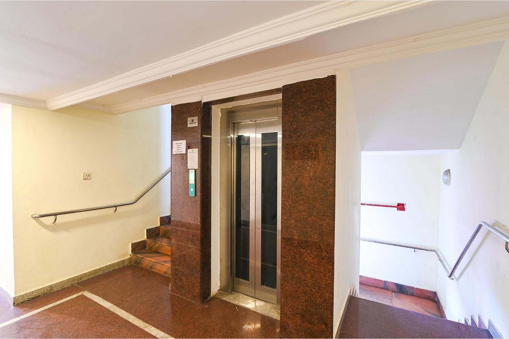 Fabhotel Neethu Residency - Nr Avm Film 3*