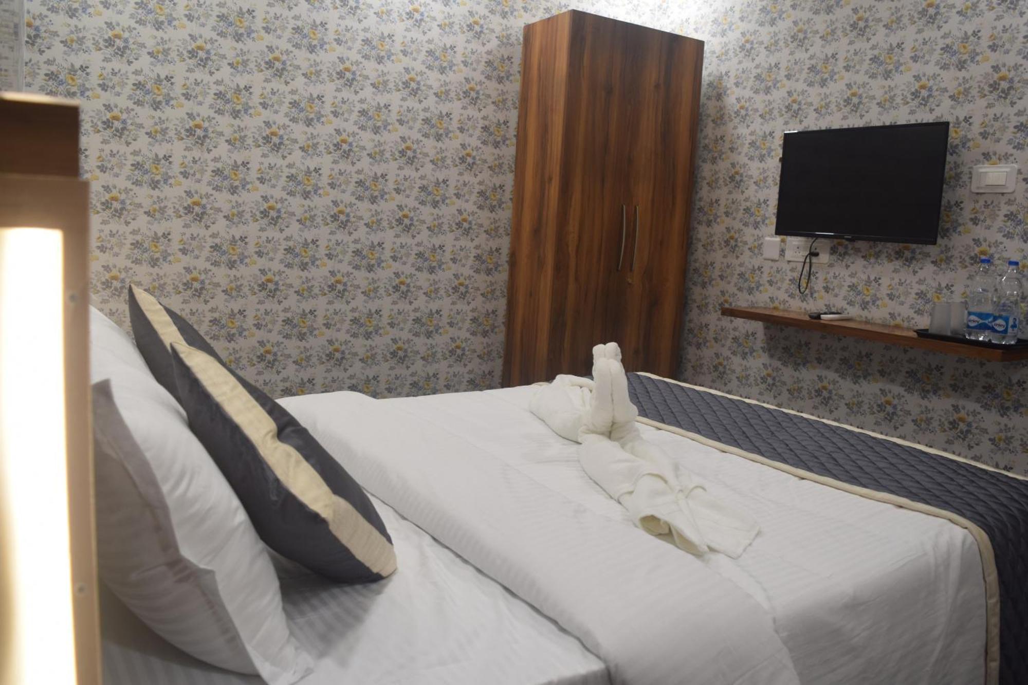 Esakki Empire 3* Chennai
