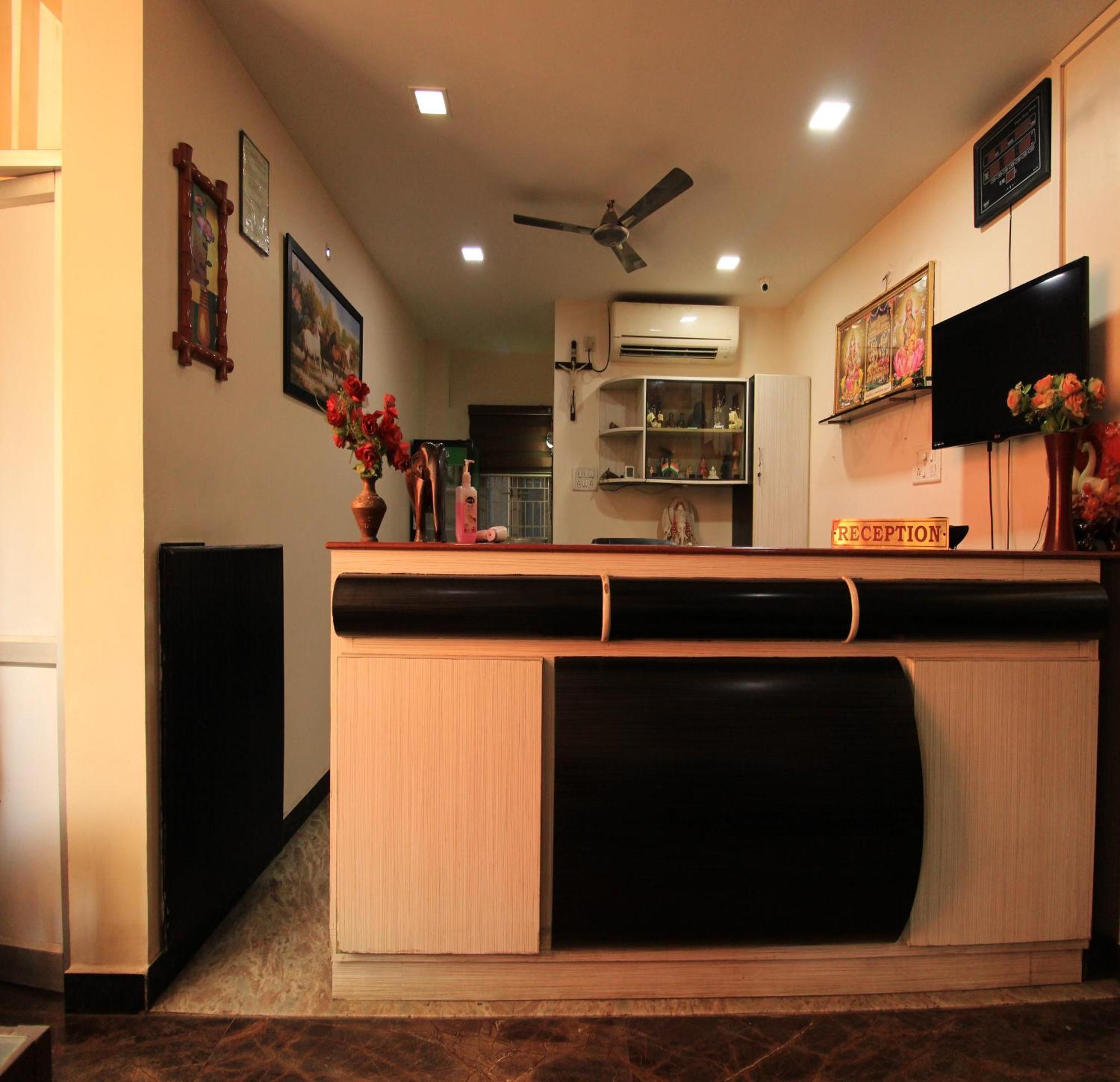 Rathnavel Towers Hotel 2*