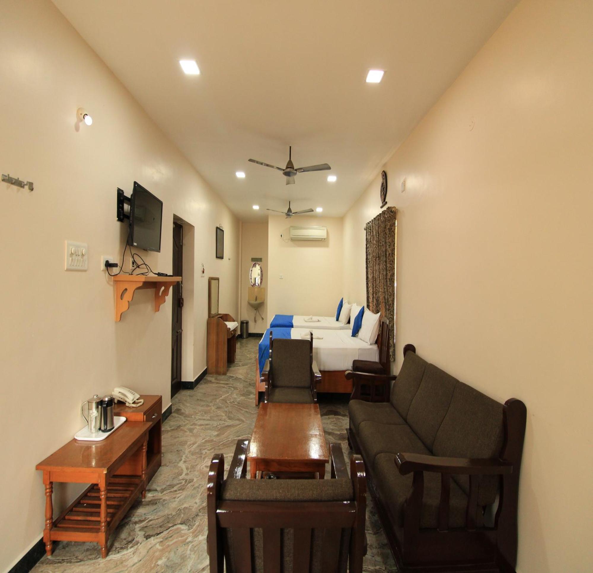 Hotel Rathnavel Towers 2*