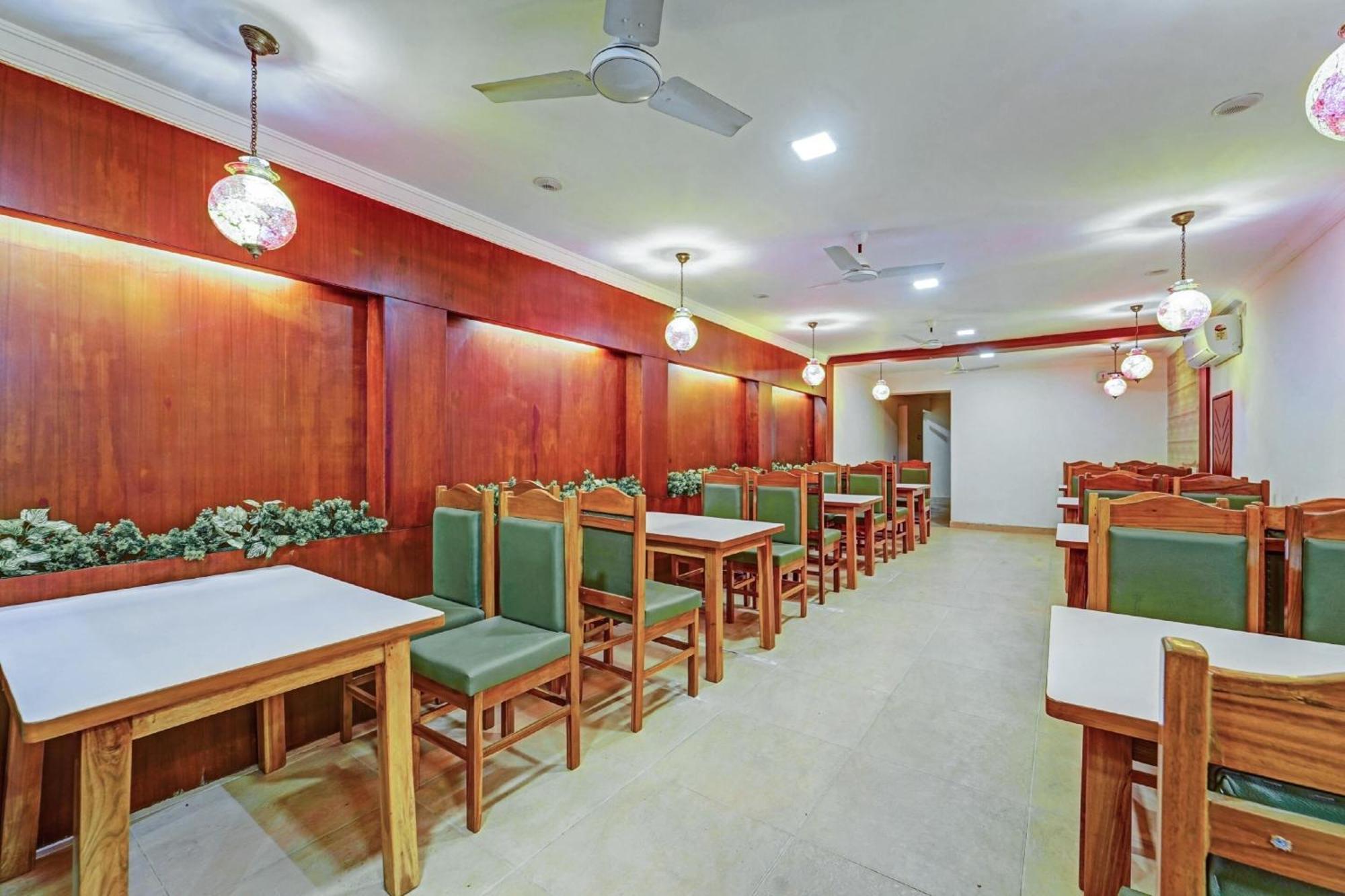 Collection O Mount Road Rich Mount Near Marina Beach 4*