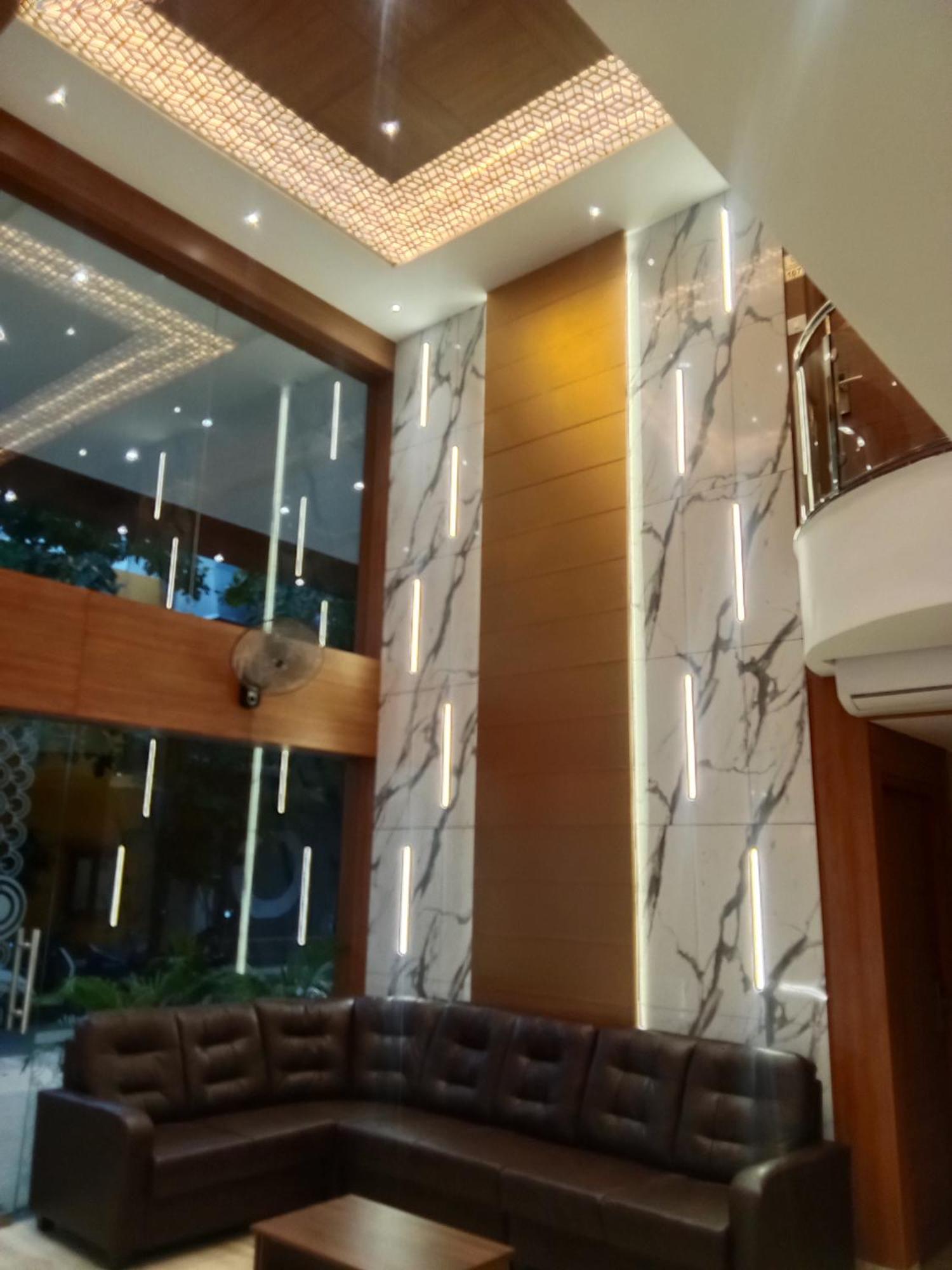 Grand Courtyard Business