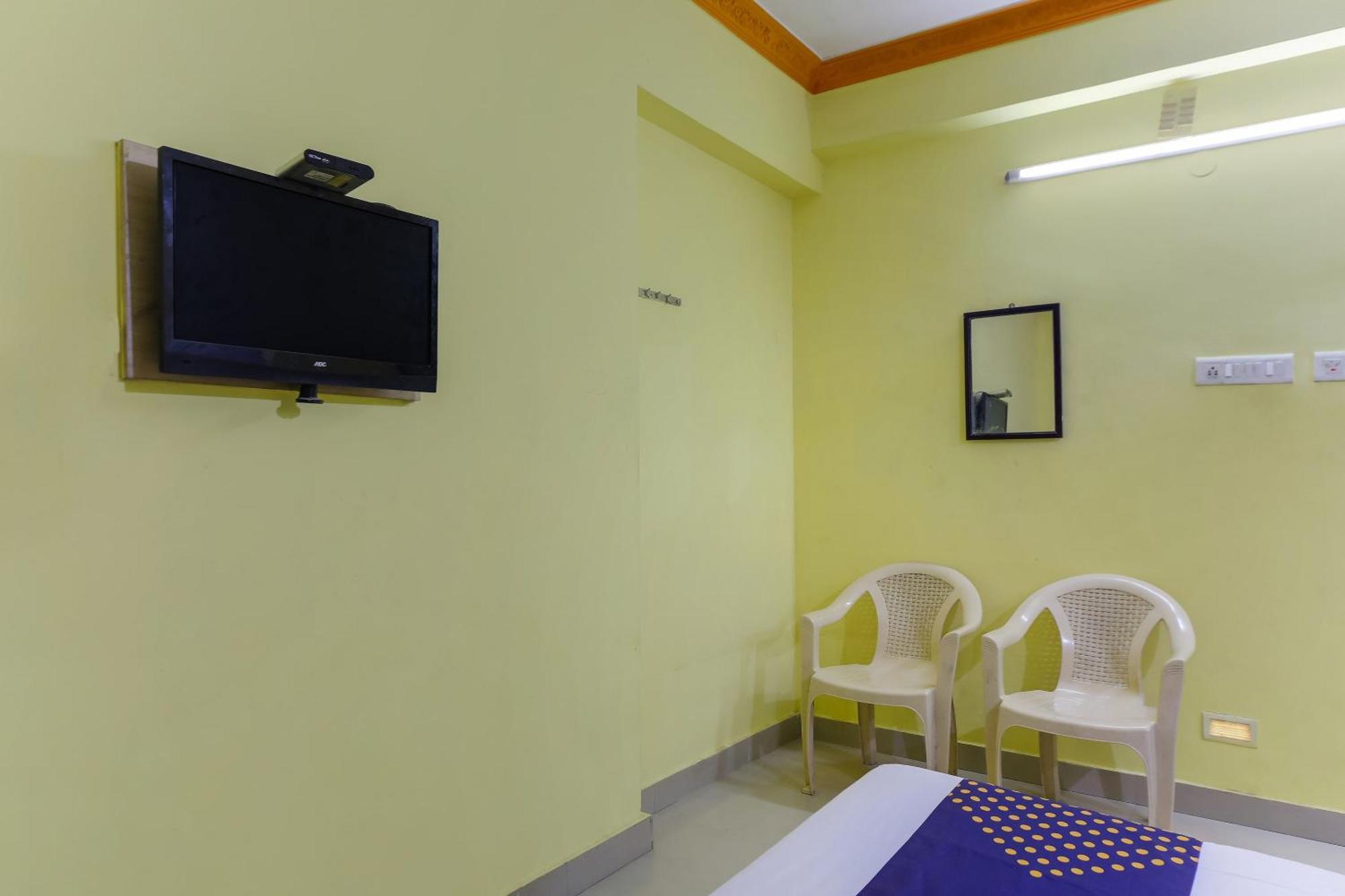 Spot On 75475 Cn Hotel Chennai