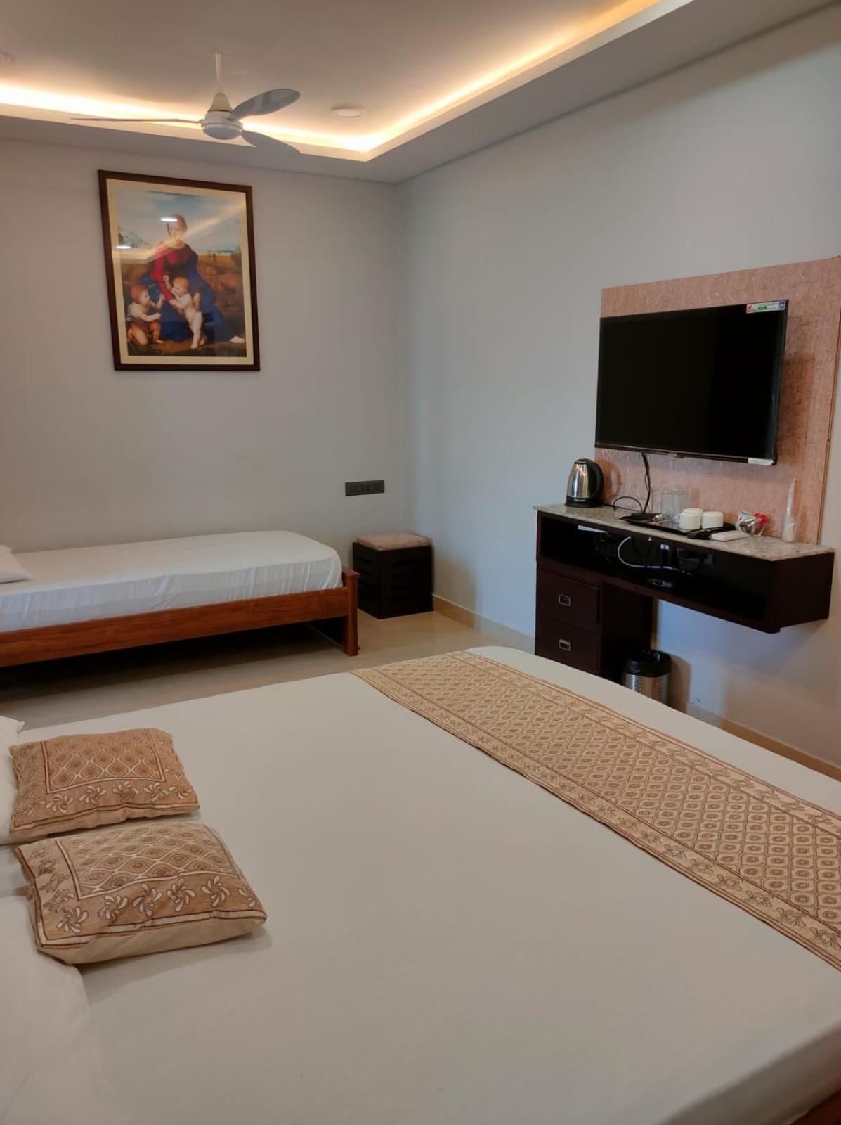 Royes Park & Mini Party Hall Hotel *