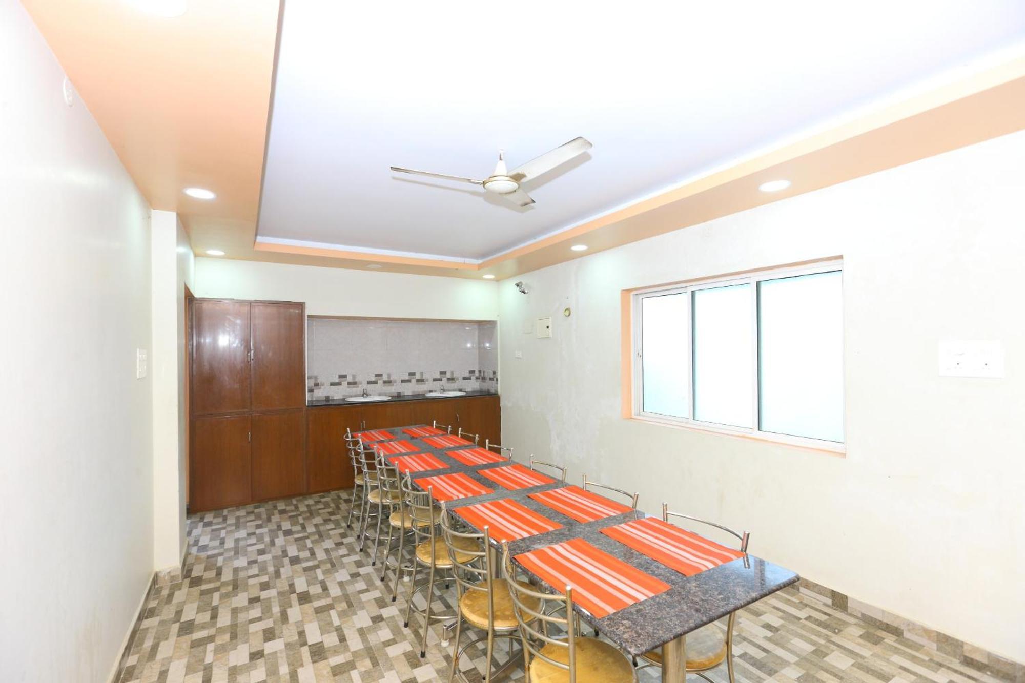 Hotel Super Oyo O Grand Residency 3*