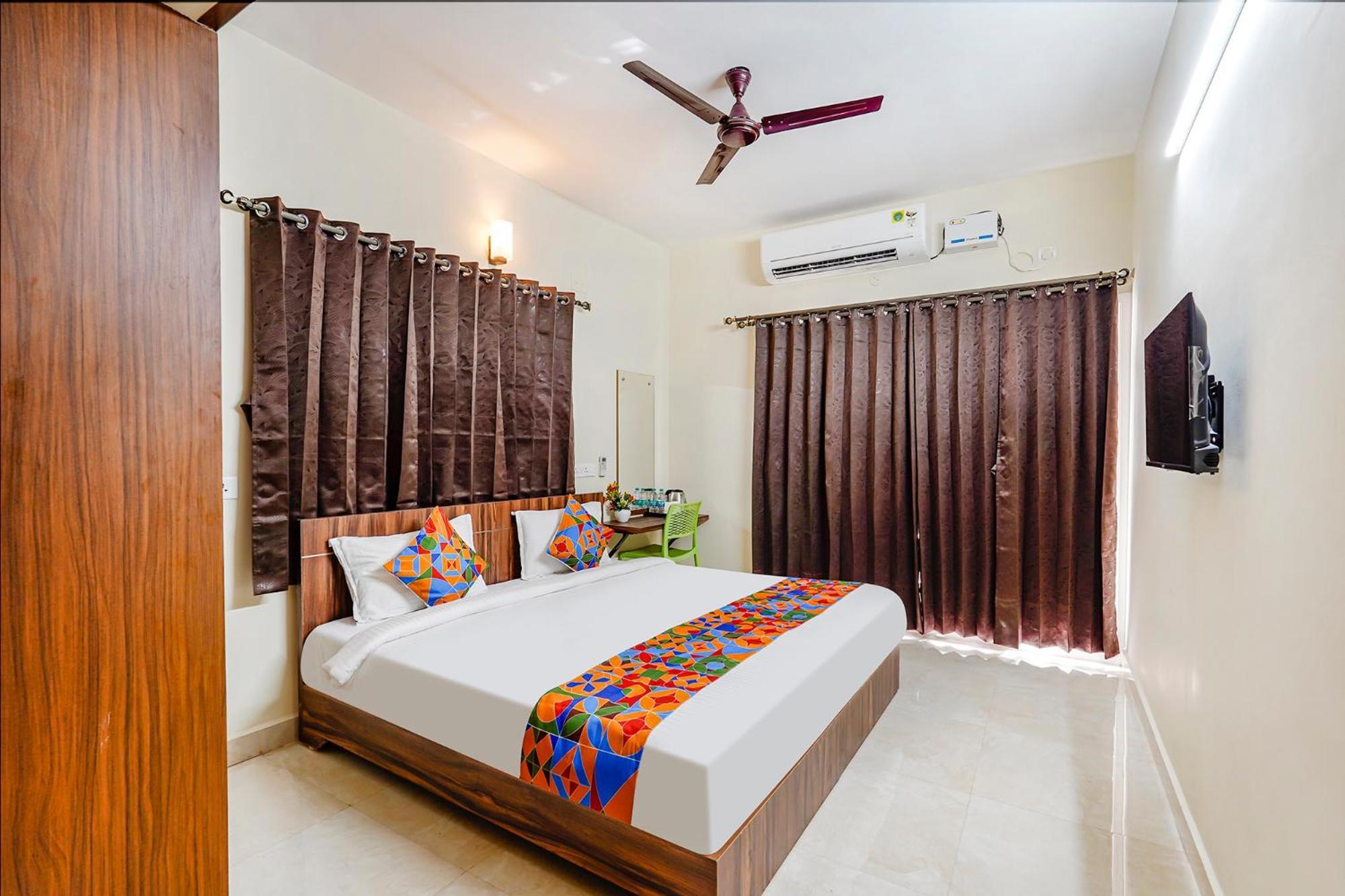 Hotel Fabhotel Lucky Grand Residency