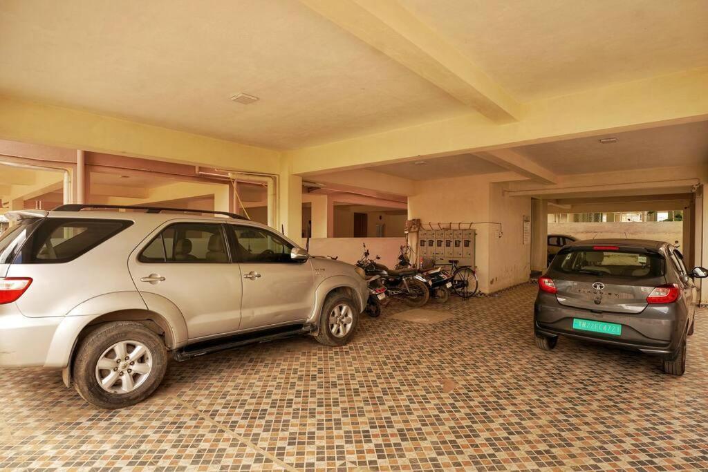 Mama Rose In Palikarnai Apartment Chennai