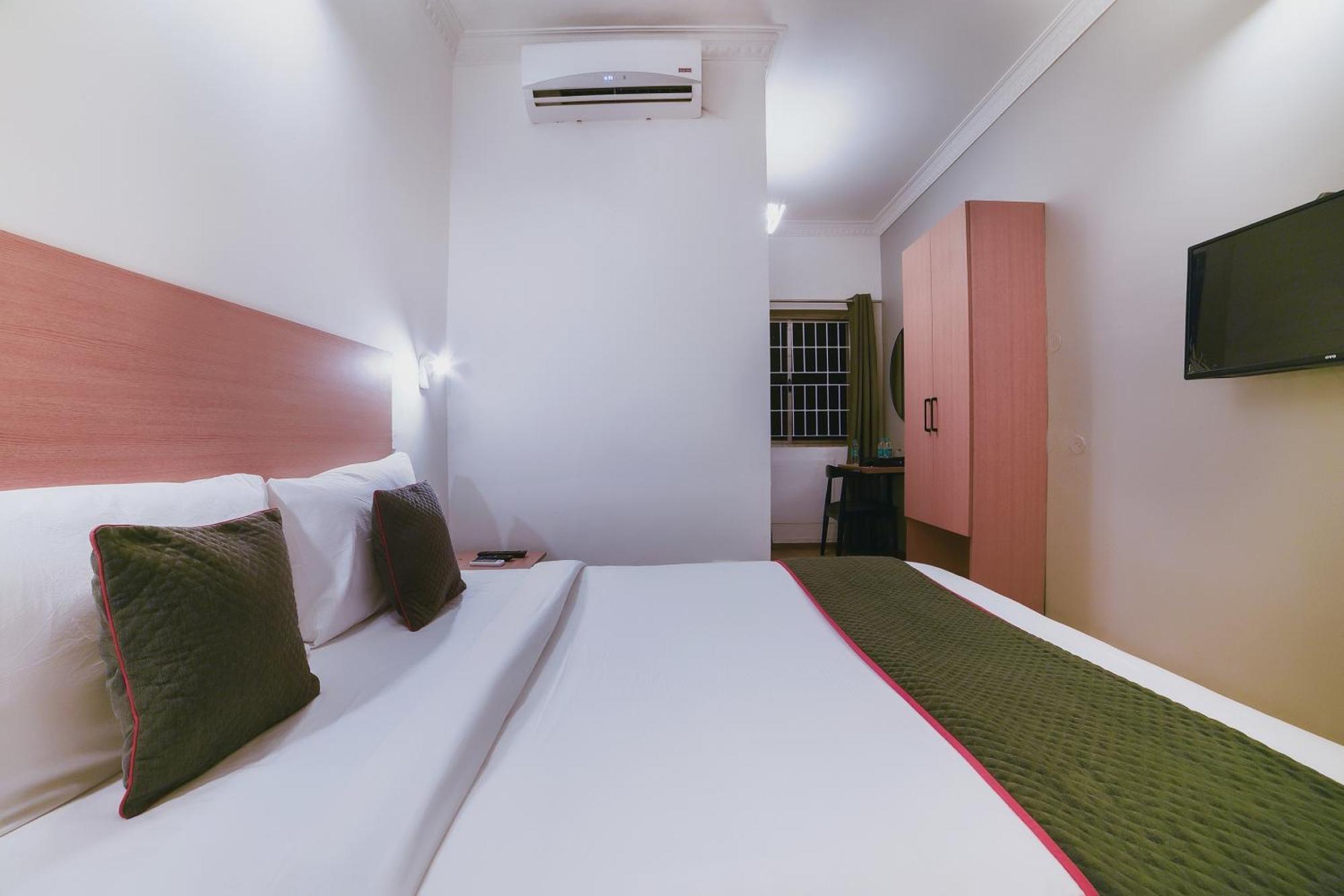 Collection O Vadapalani Hotel