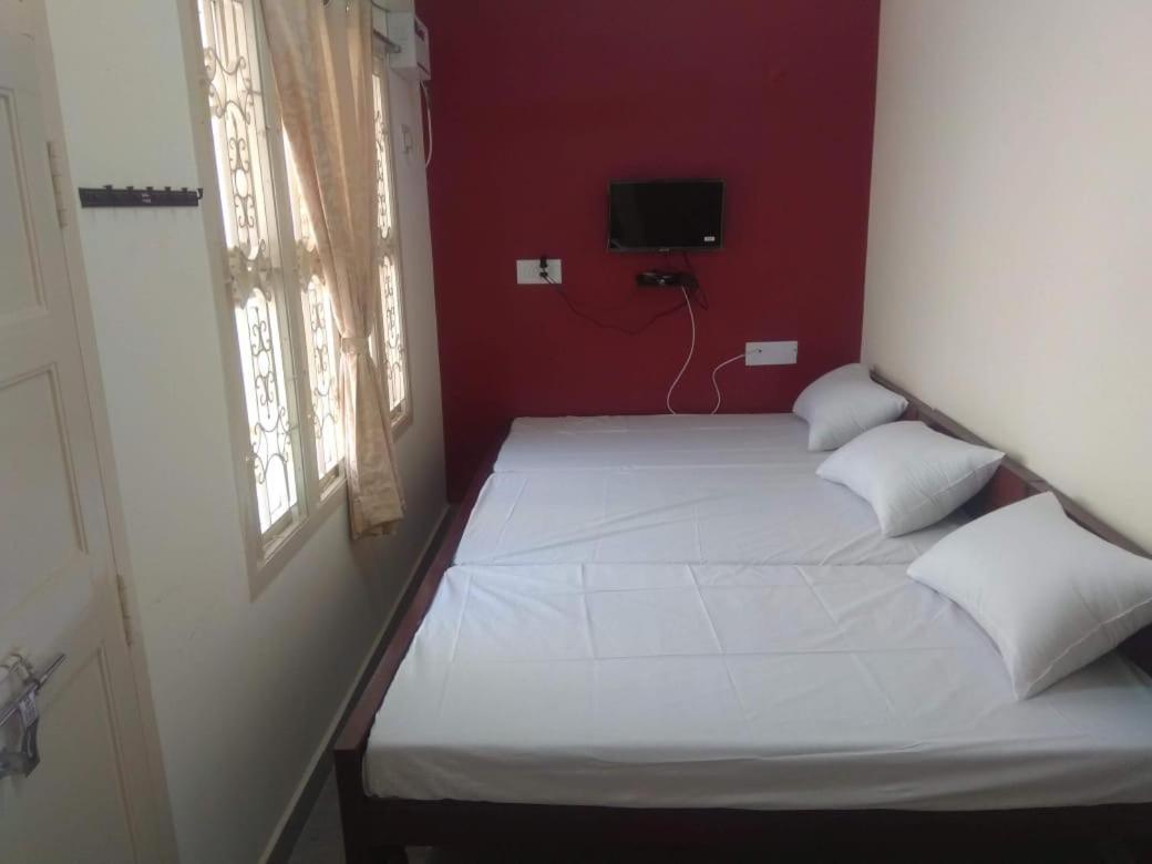 Hotel Pmr Enclave Near Apollo Hospital 2*