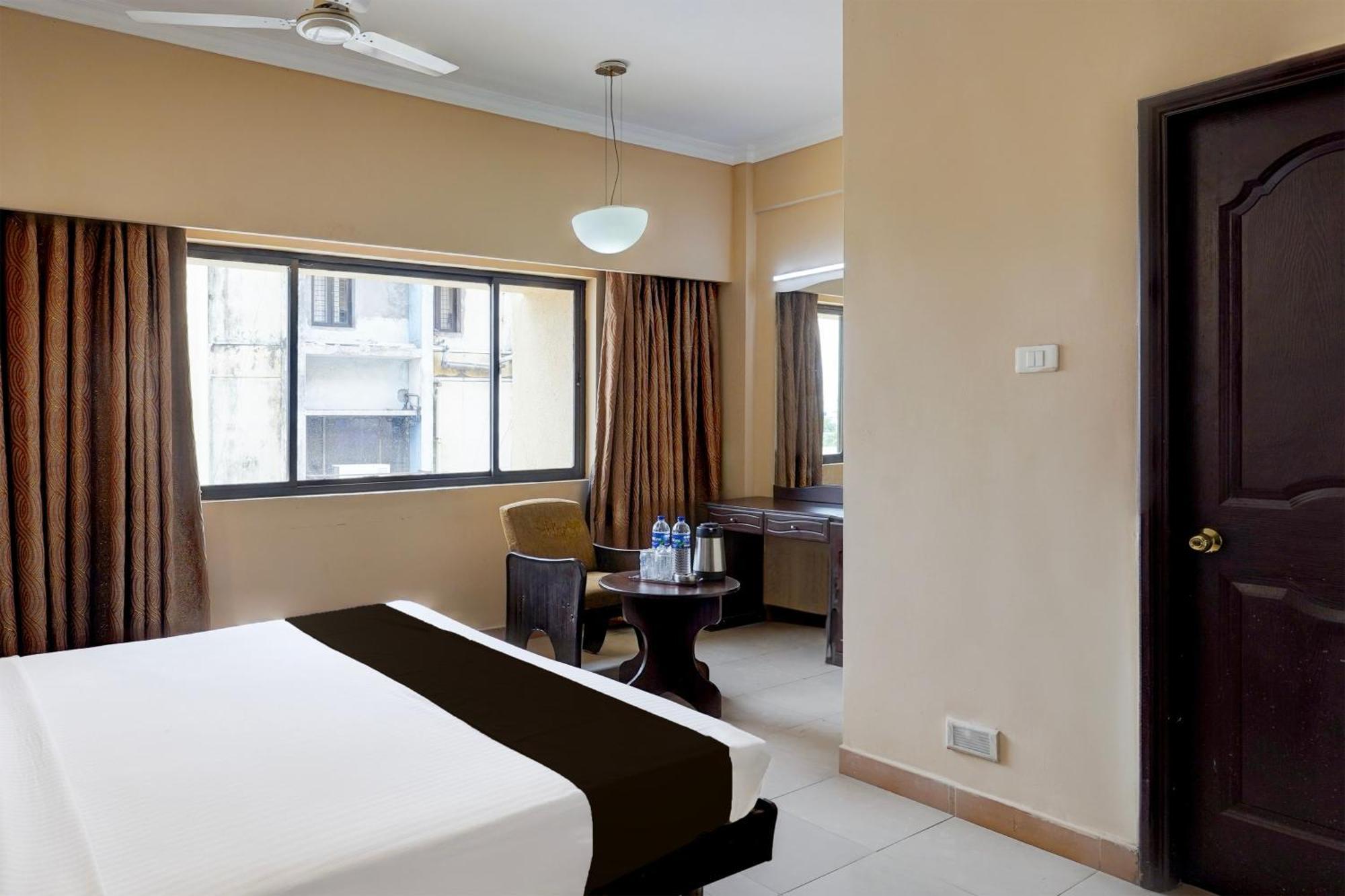 Super Townhouse Koyambedu Hotel