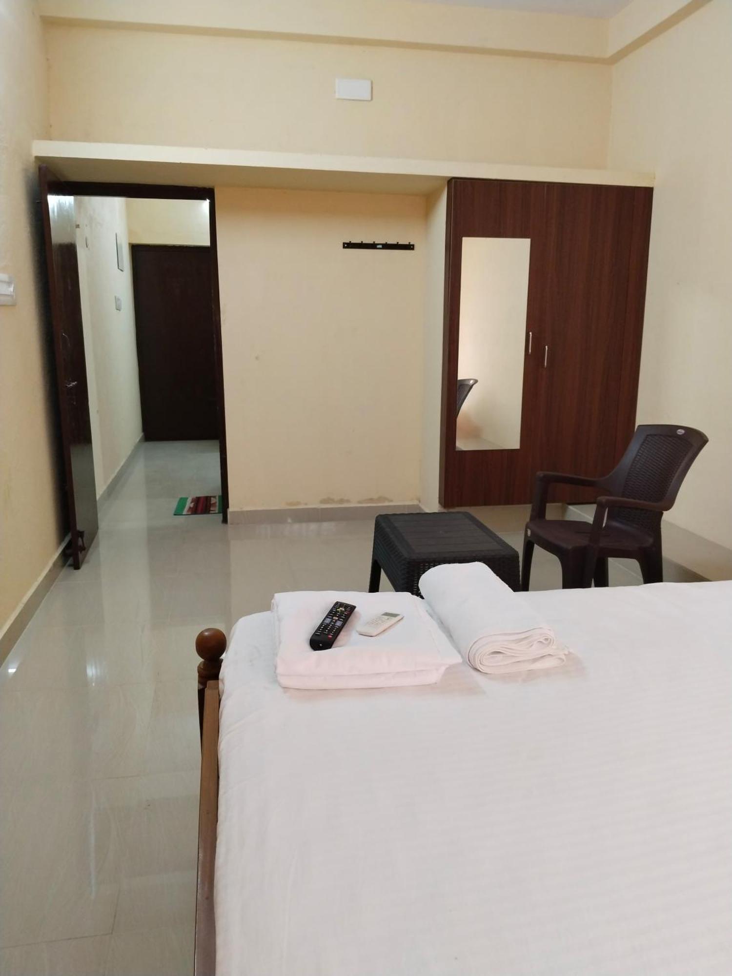 Hotel Srinivasa Serviced Keelkattalai Chennai
