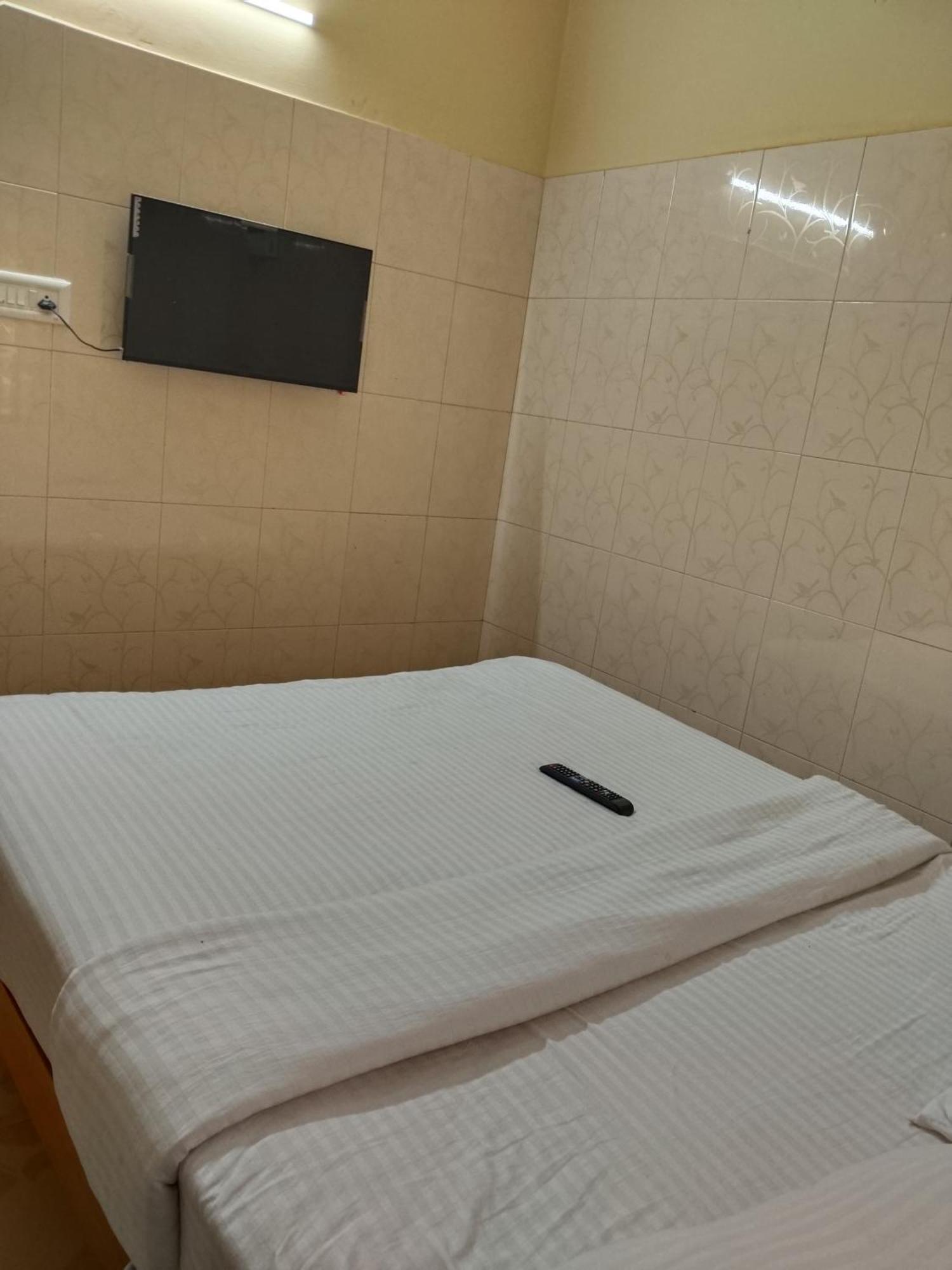Srinivasa Serviced Keelkattalai Hotel