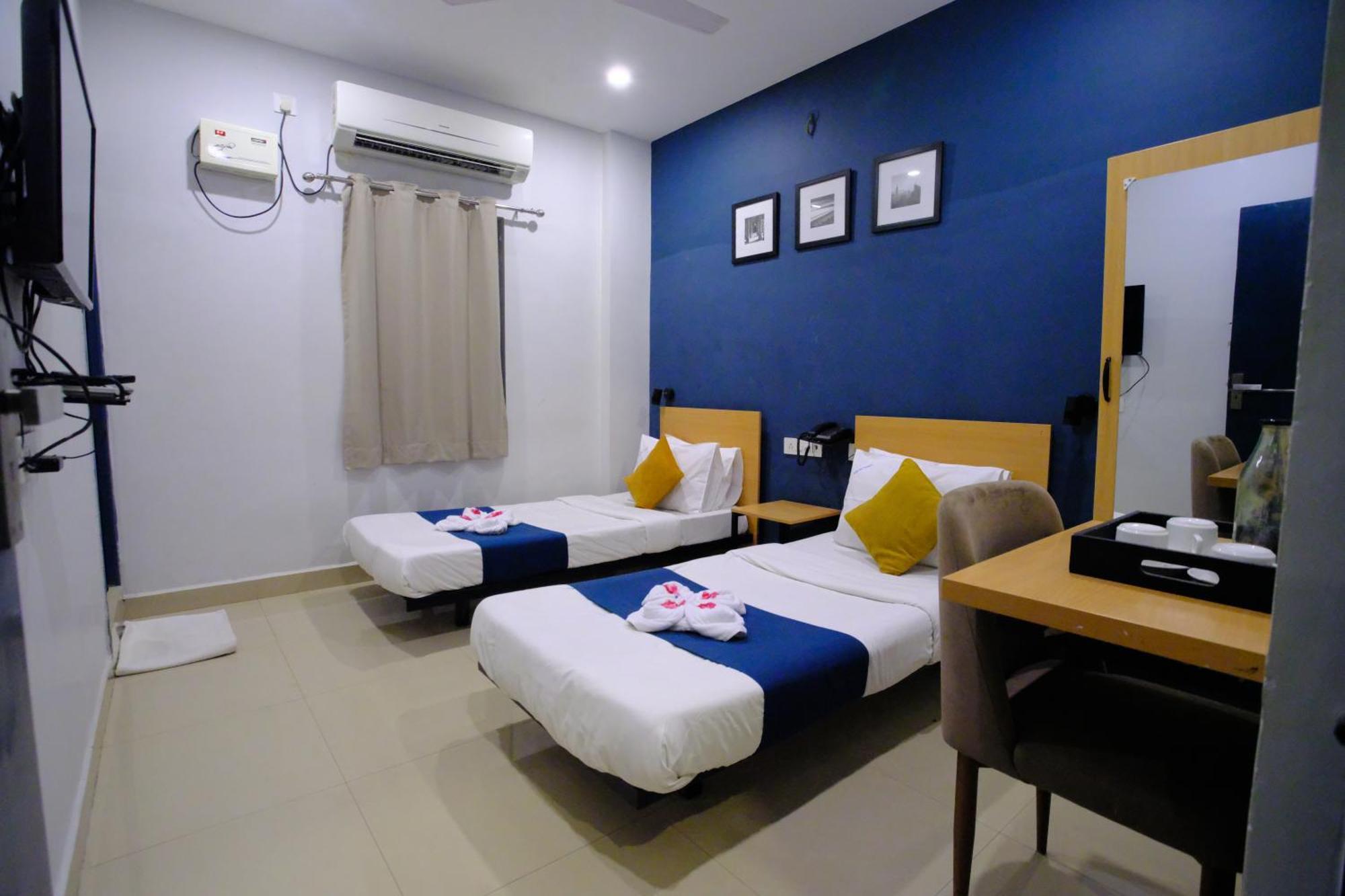 Blue Palace - Near Airport Hotel