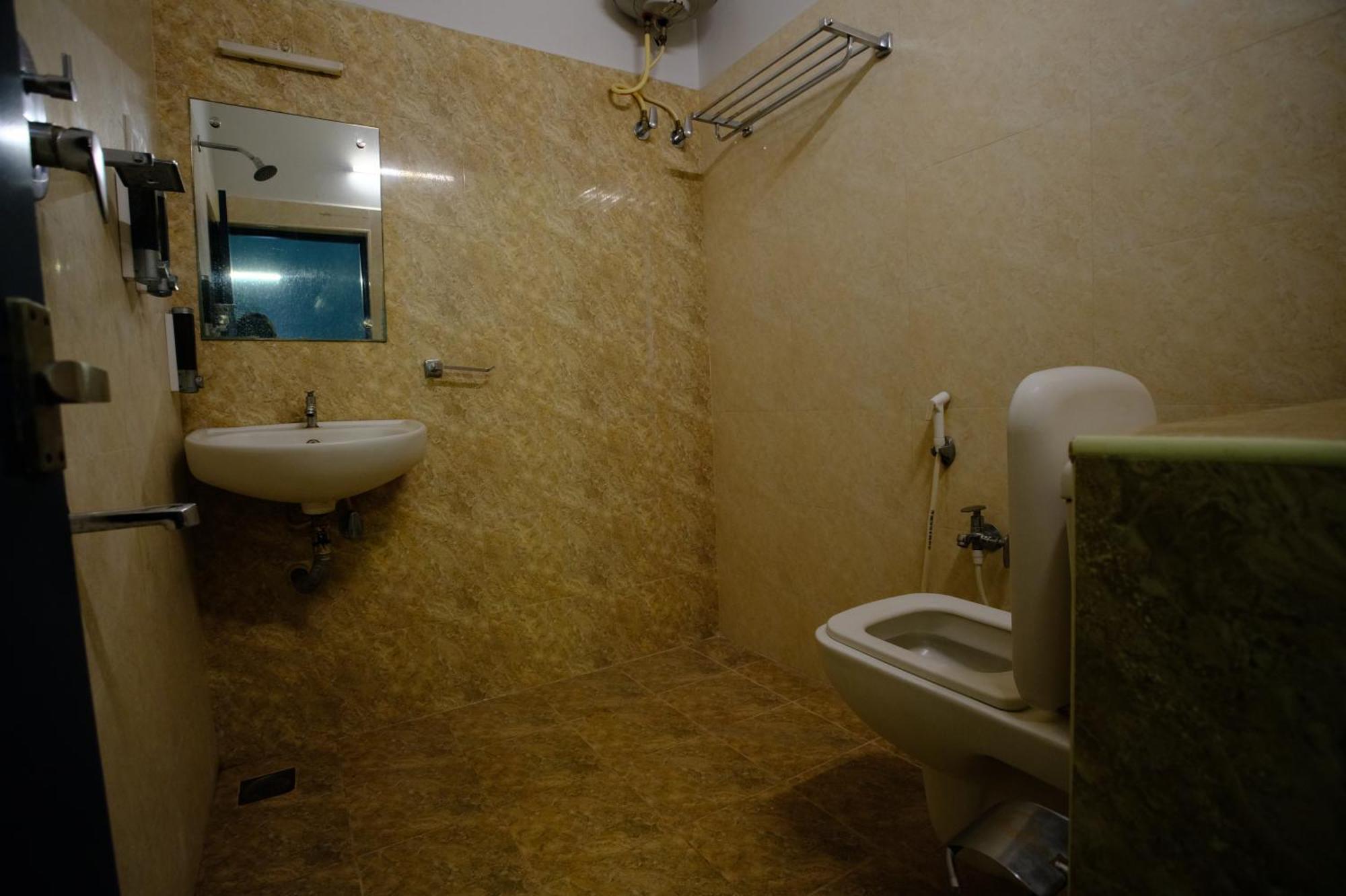 Blue Palace - Near Airport Hotel Chennai