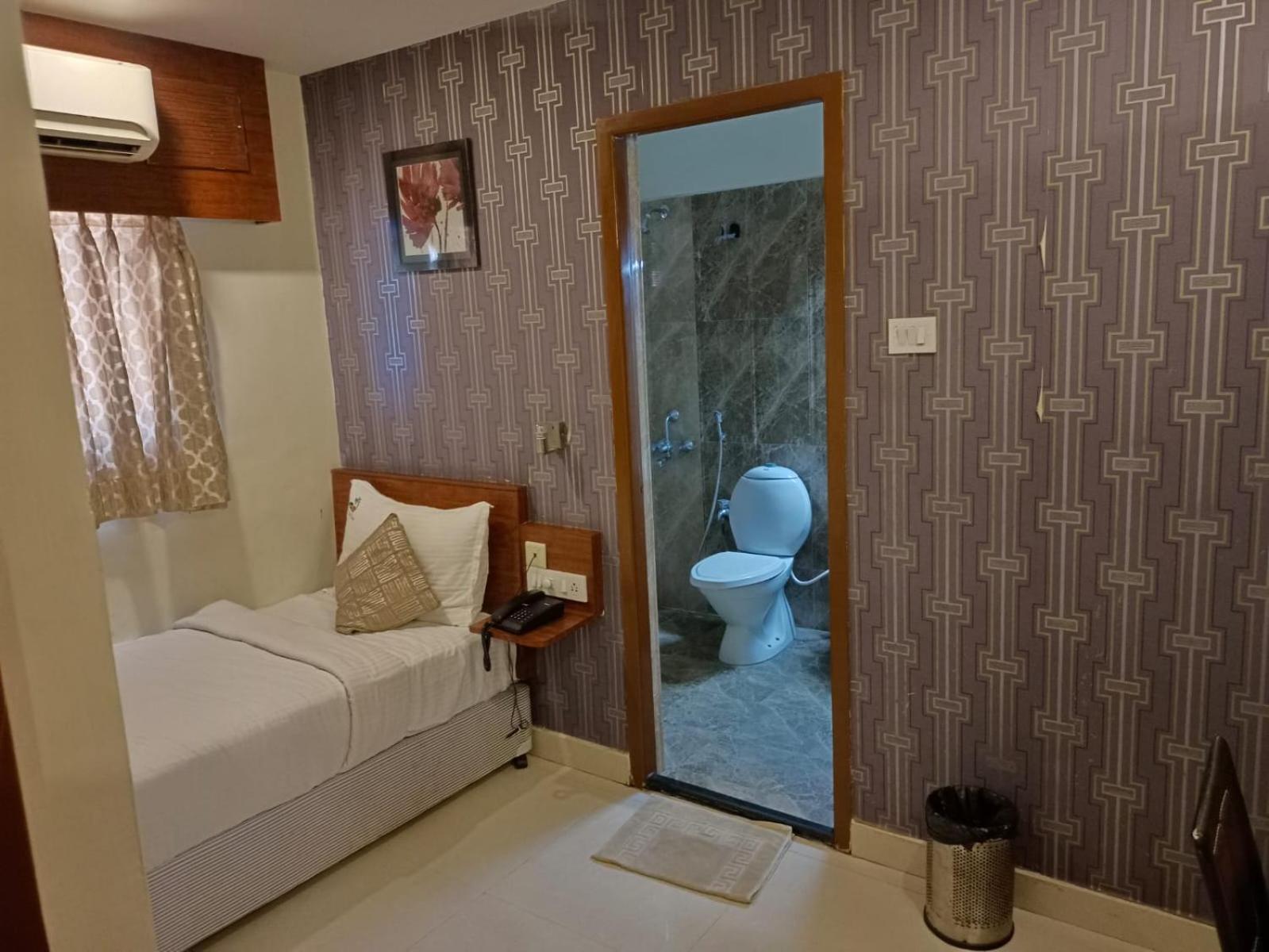 De Castle Hotel Chennai