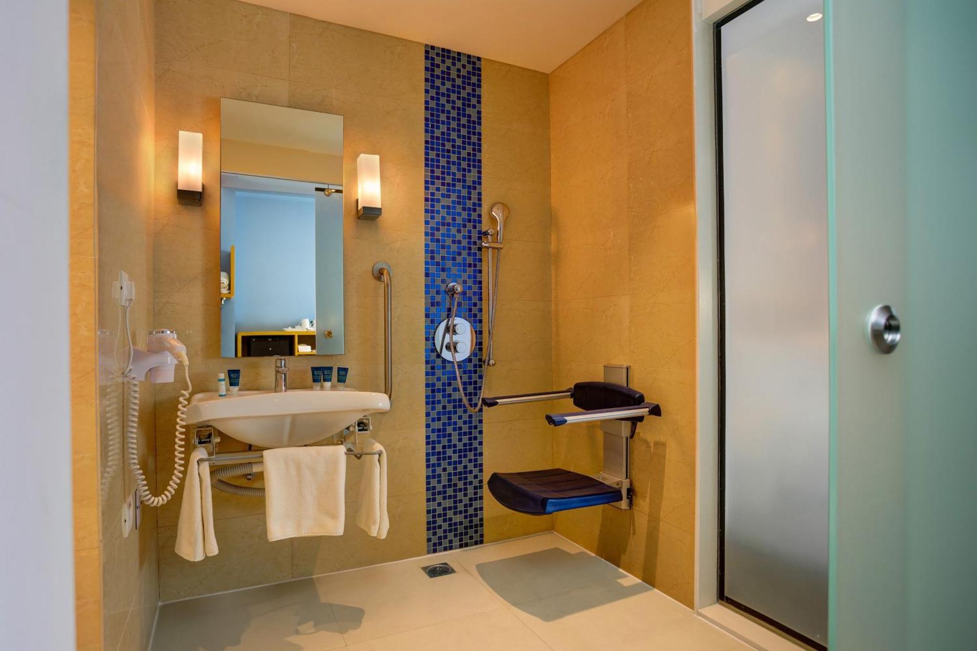 Four Points By Sheraton Omr Hotel 4*