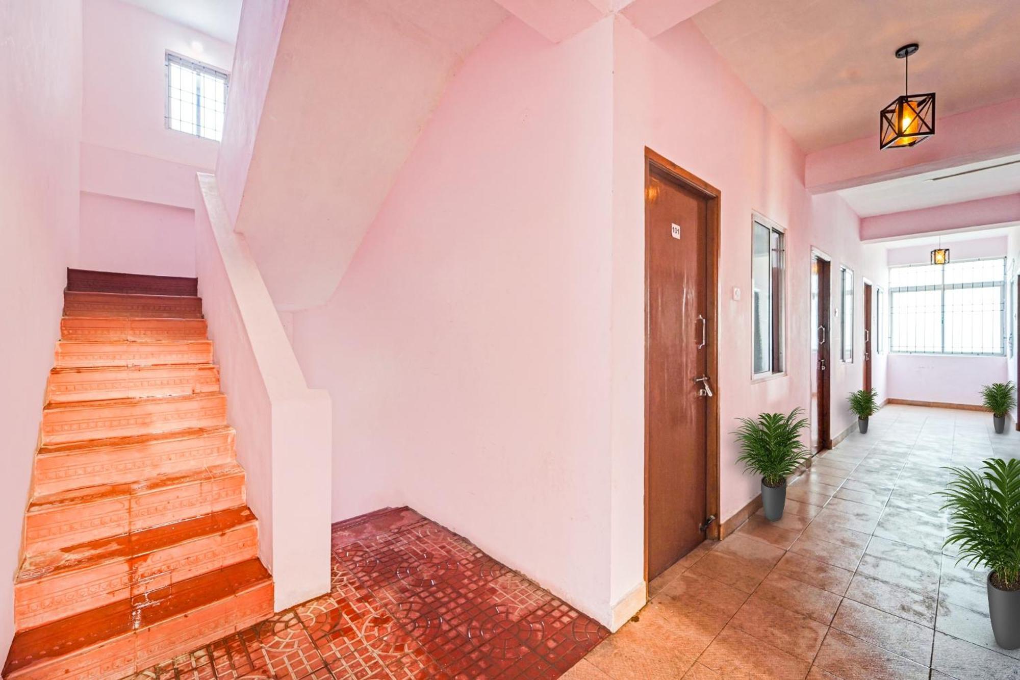 O Karapakkam, Hotel 3*