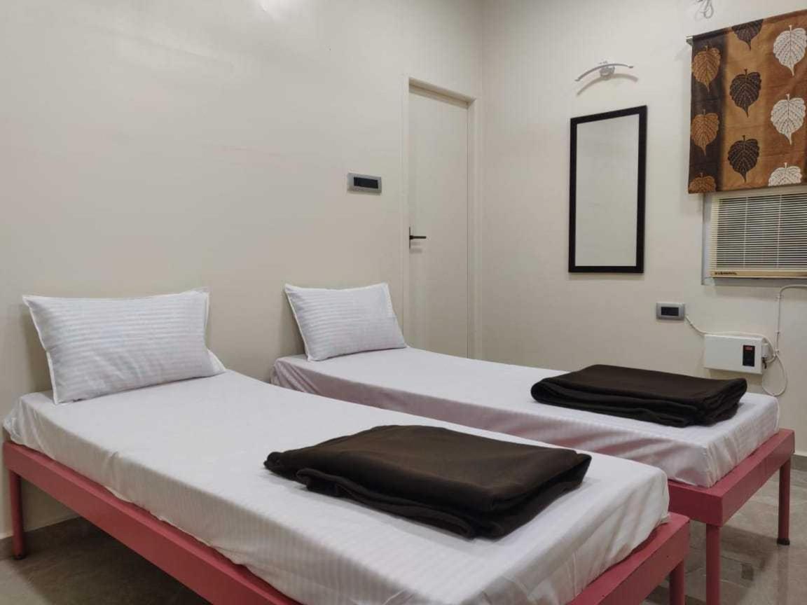 O Yazhini Service Near Jazz Cinemas Luxe Hotel 4*
