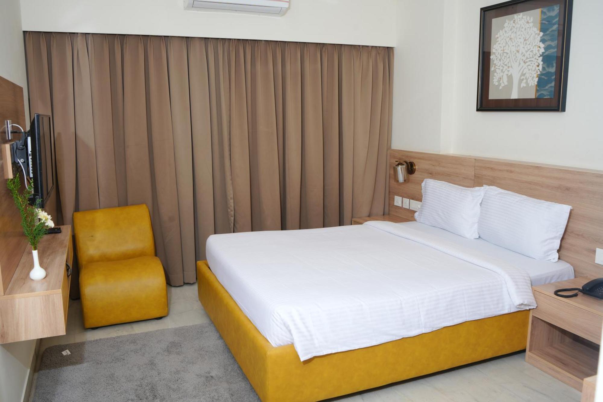 Royal Paris Hotel 3*