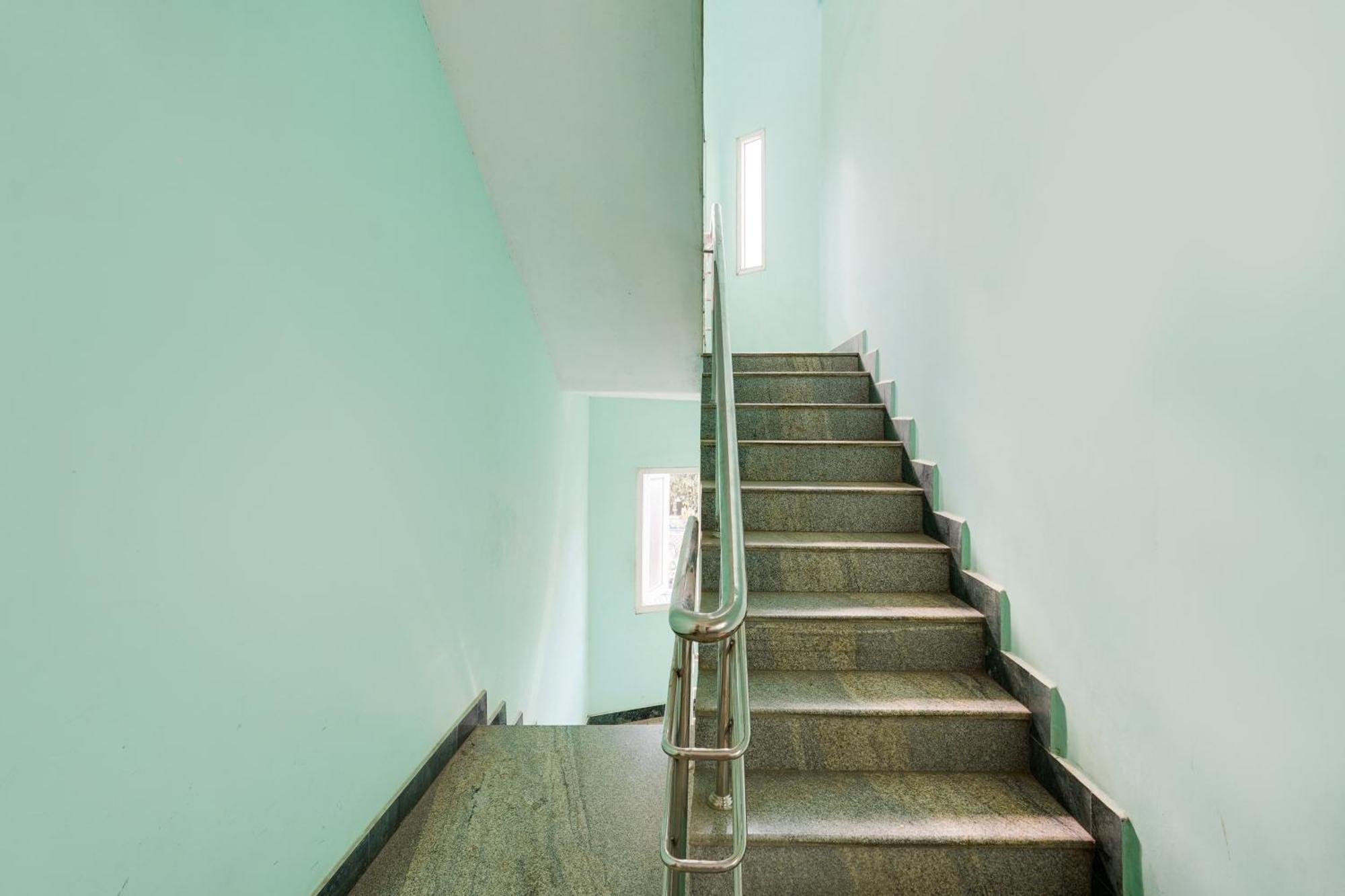 Super Hotel O Rathinapuram Near Airport Hotel