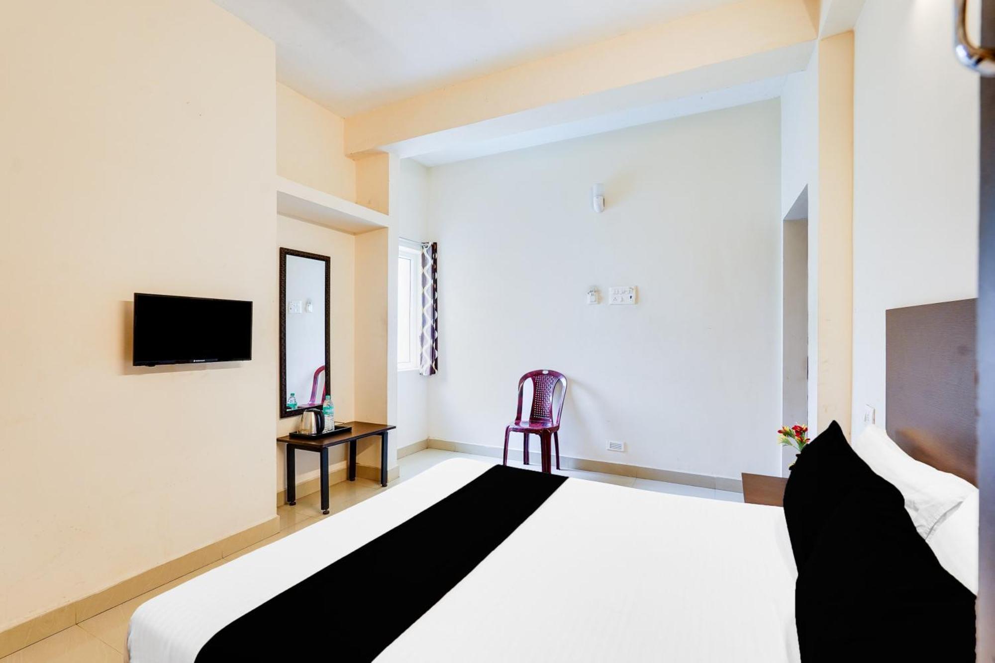 Hotel Super Hotel O Rathinapuram Near Airport 4*