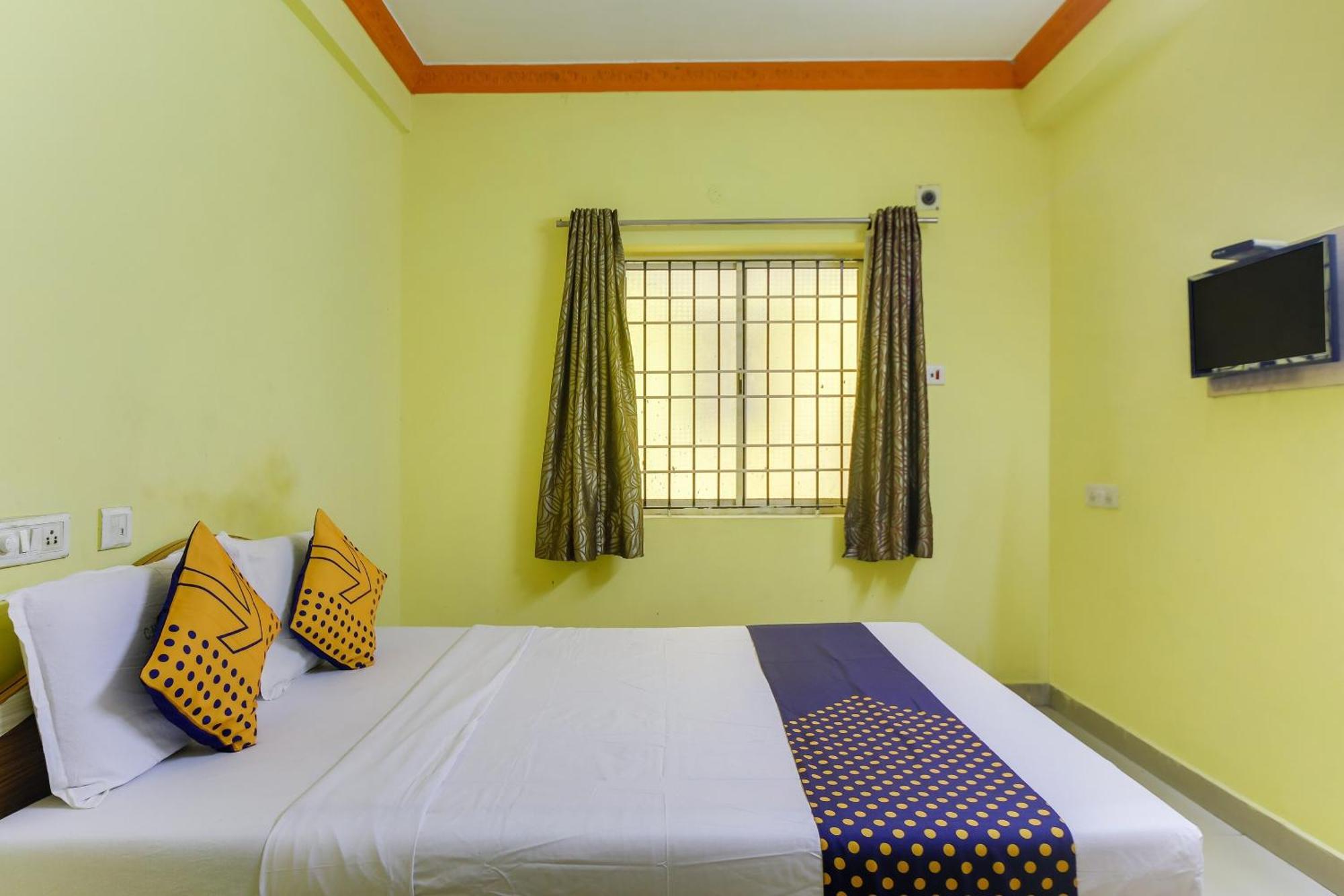Spot On 75475 Cn Hotel
