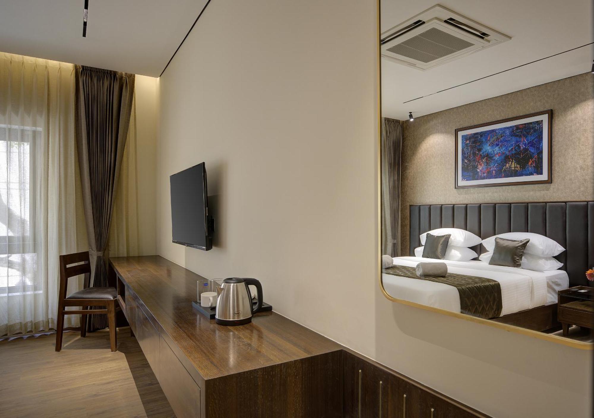 Lance 21 - Ashok Nagar Hotel 5*