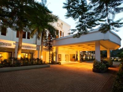 Taj Connemara, Hotel