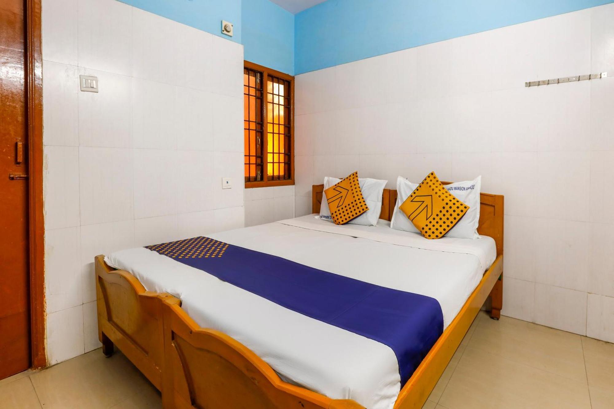 Hotel Spot On Grand Residency Near Marina