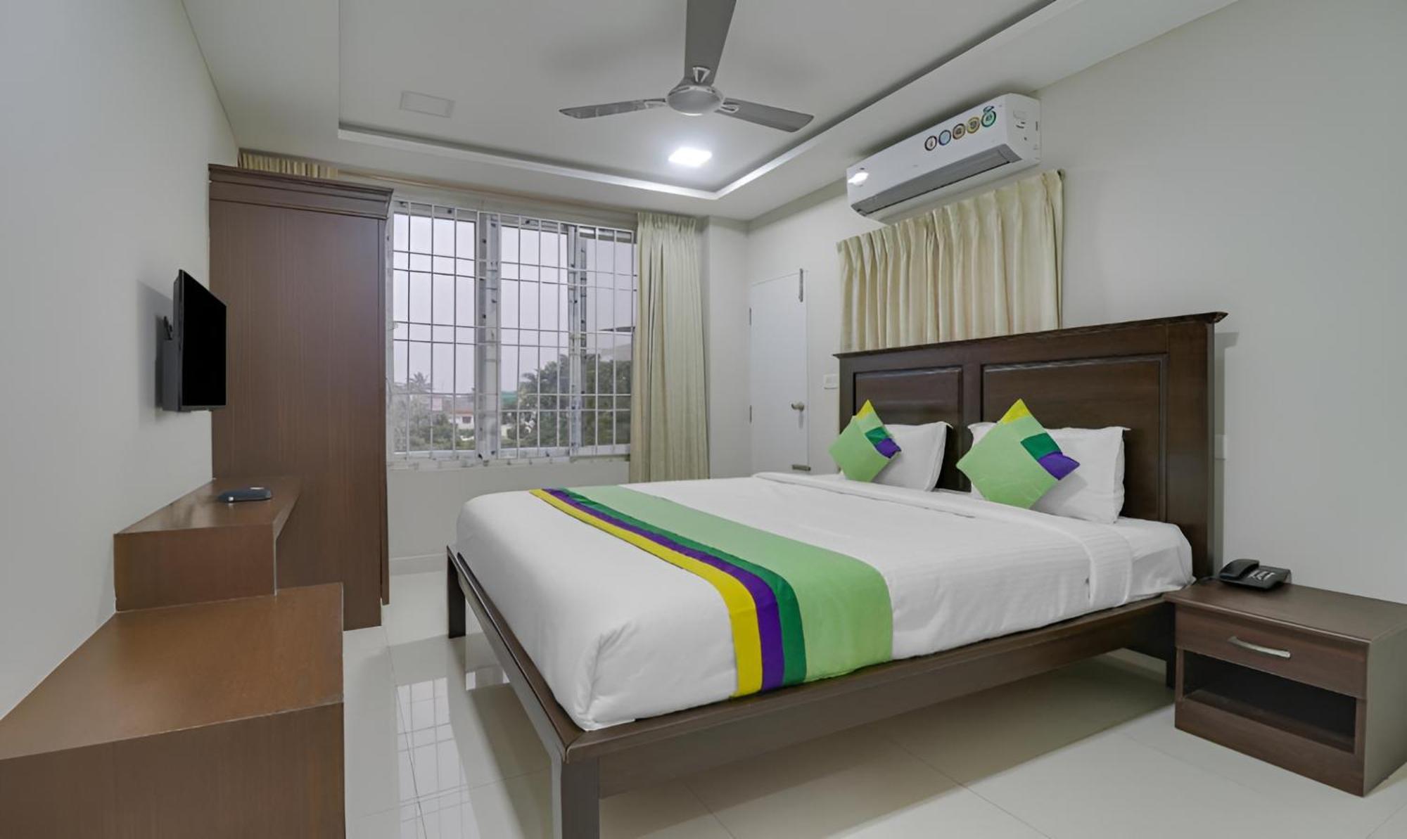 Hotel Rithikha Crest