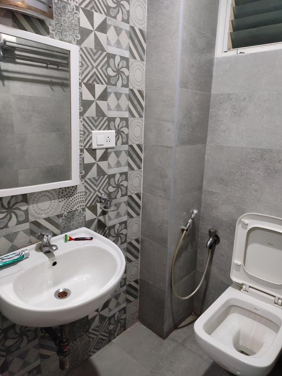 Hotel Rithikha Crest
