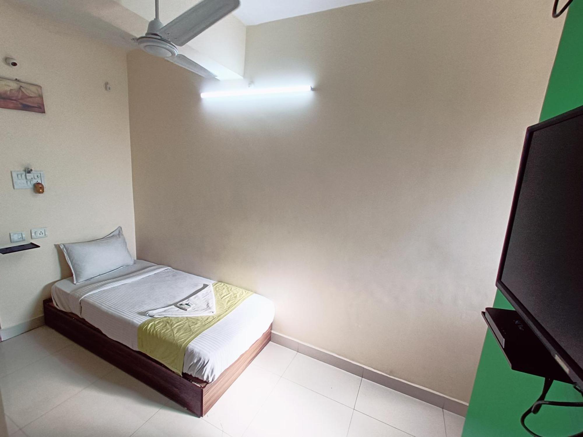 Tree Hotel-near Vfs Global And Ramee Mall Hotel Chennai